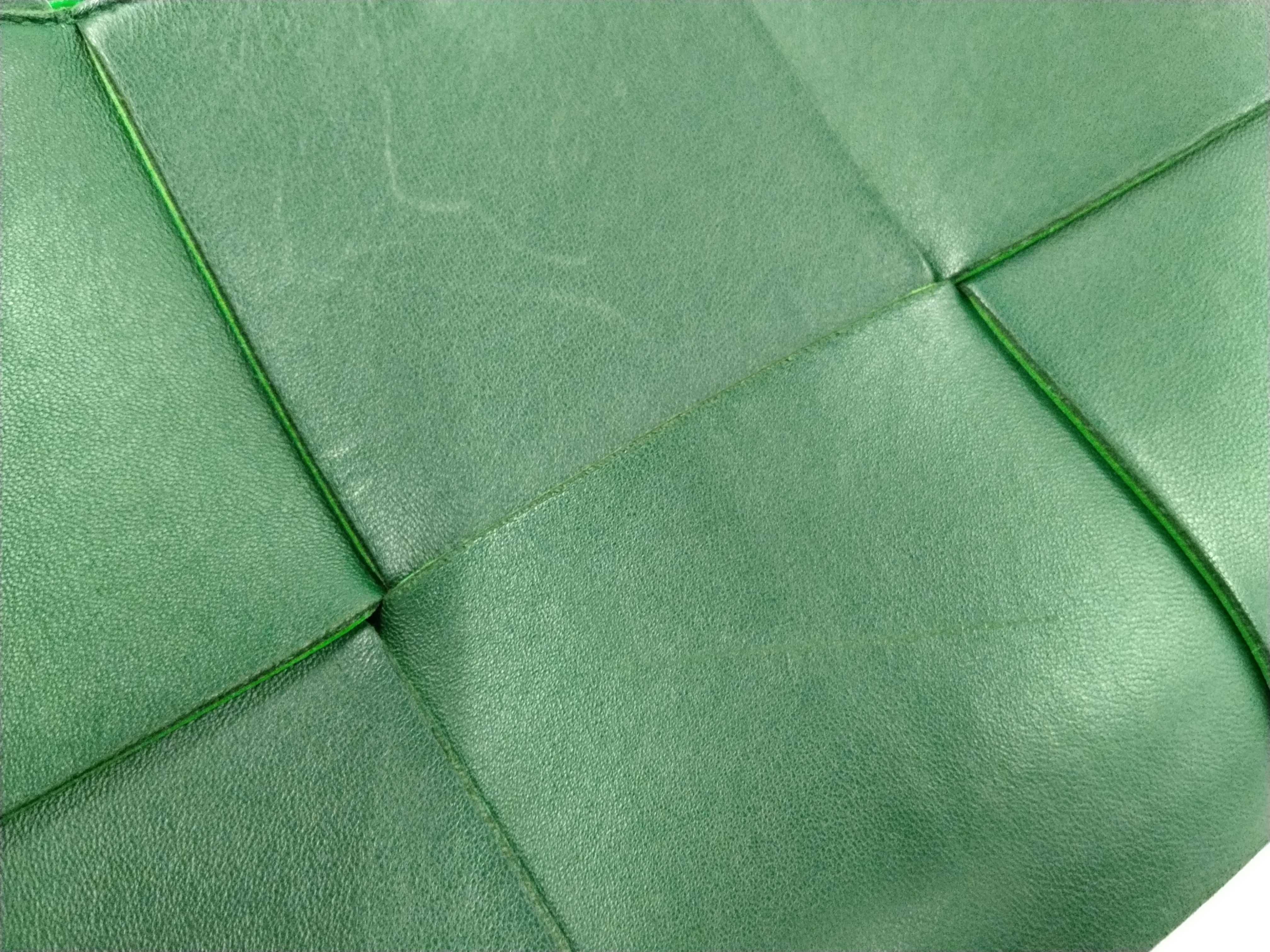 Intrecciato Bottega Veneta Maxi Intrecciato Arcomini Tote Bag Leather RFID Green Pouch Tote Bag — view 11