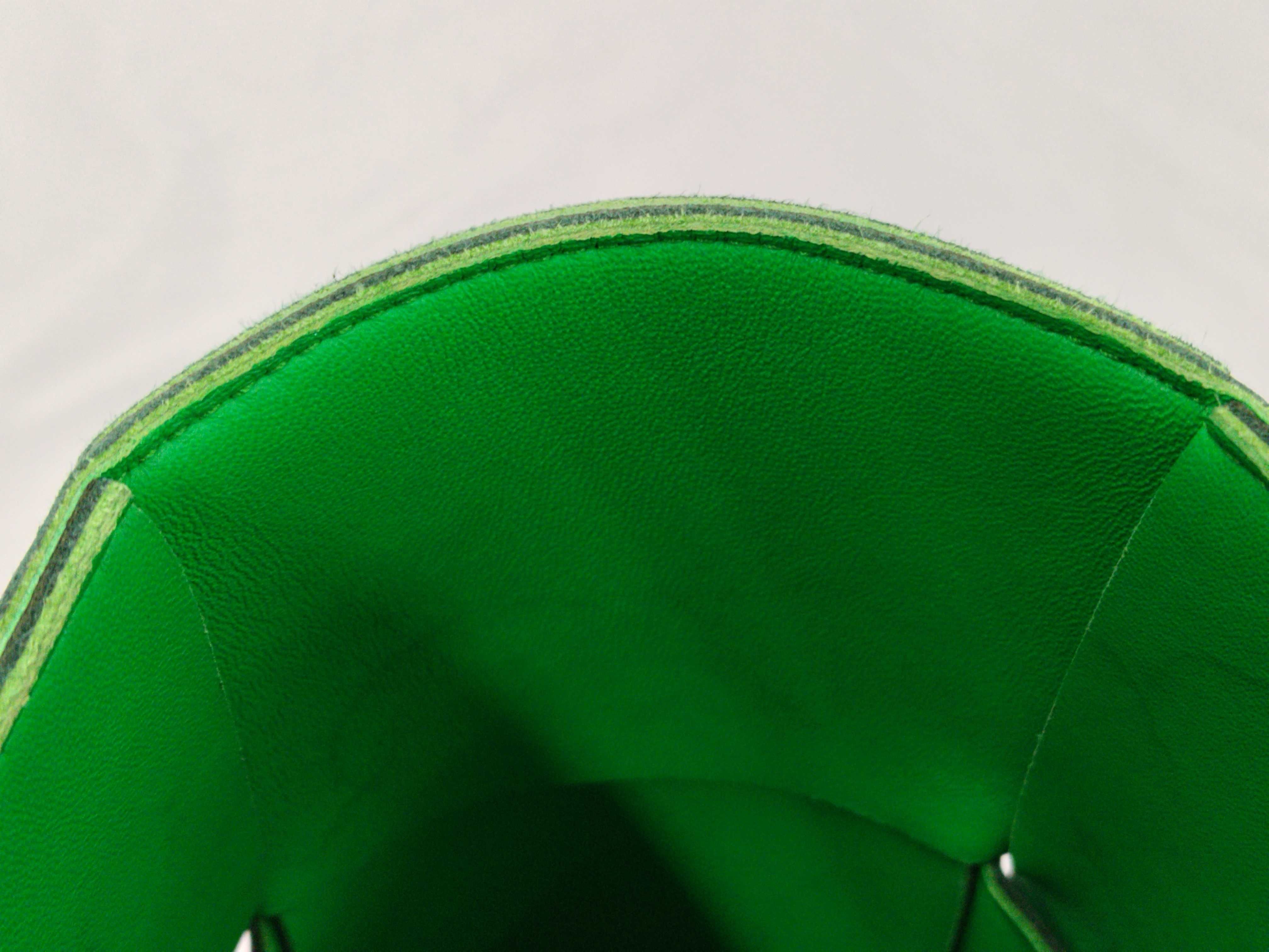Intrecciato Bottega Veneta Maxi Intrecciato Arcomini Tote Bag Leather RFID Green Pouch Tote Bag — view 7