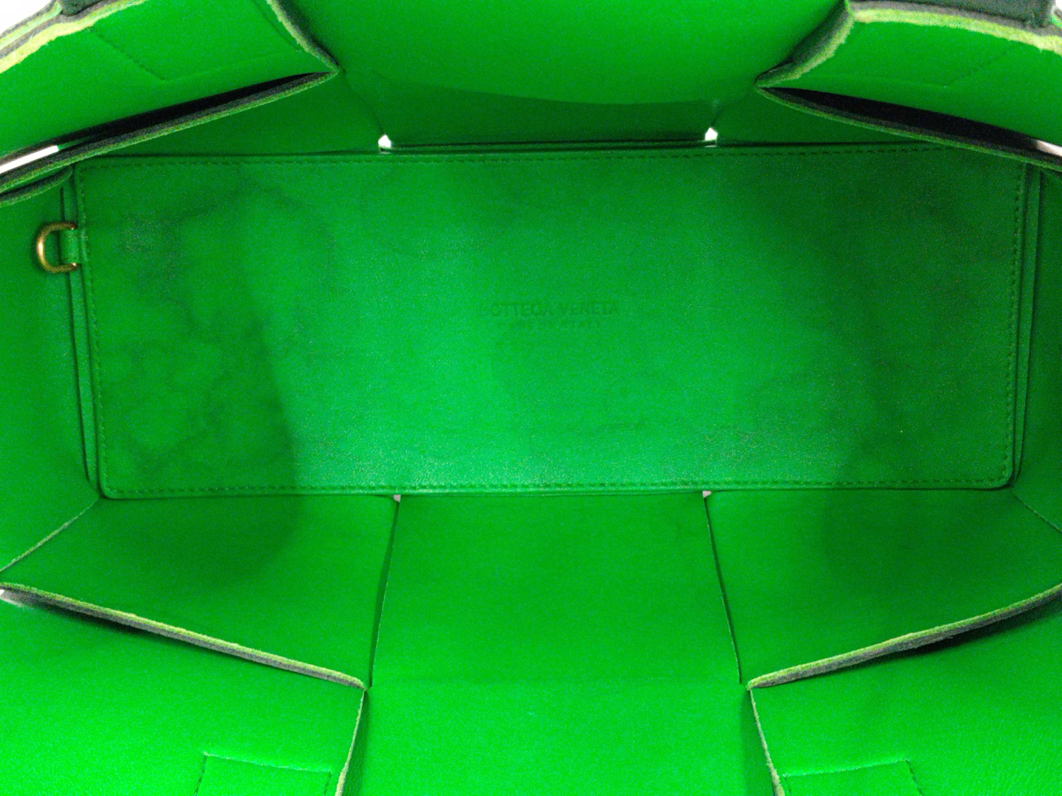 Intrecciato Bottega Veneta Maxi Intrecciato Arcomini Tote Bag Leather RFID Green Pouch Tote Bag — view 8