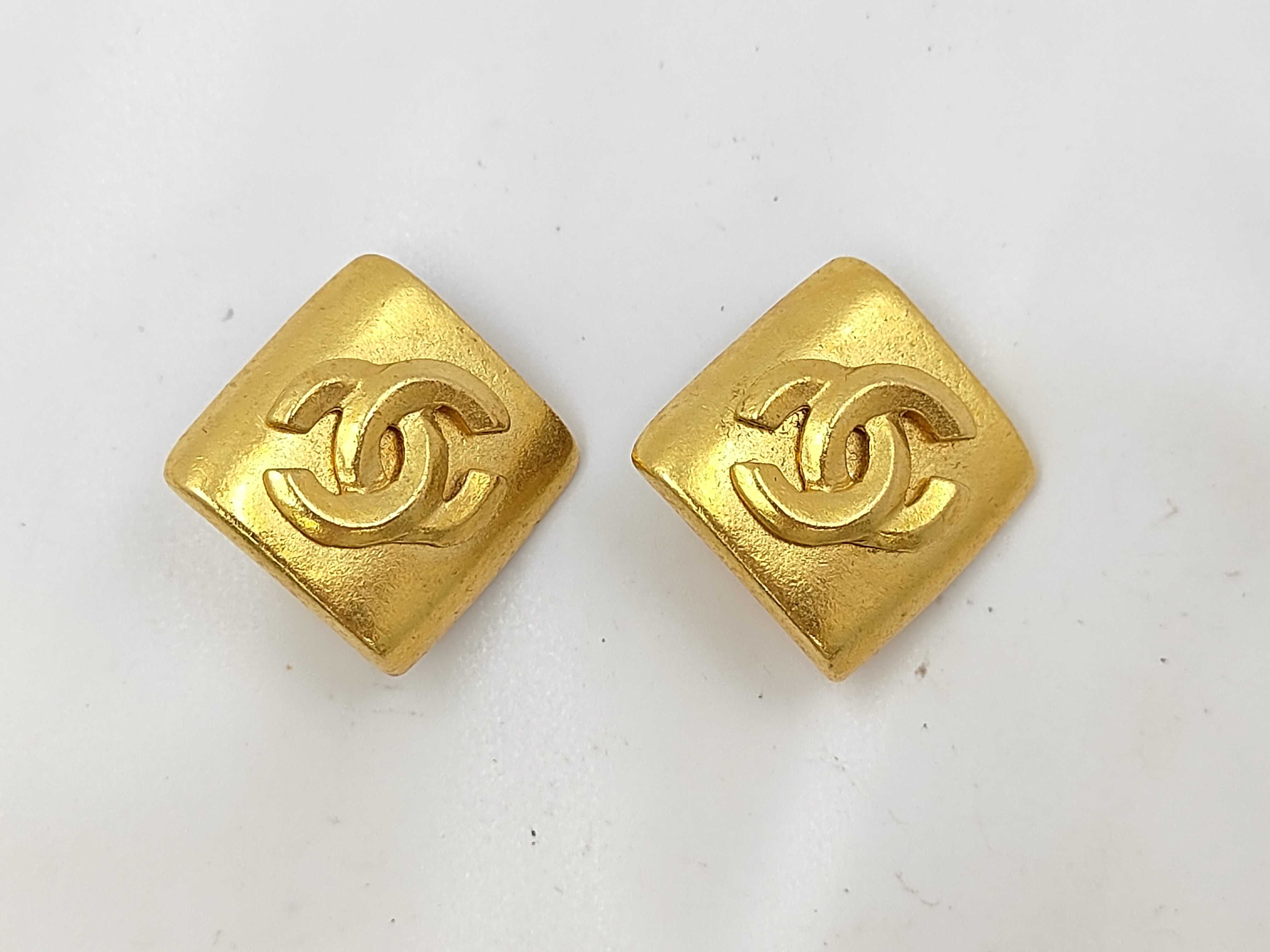 Coco Mark Earrings (Pair) 96P Boxed Earrings