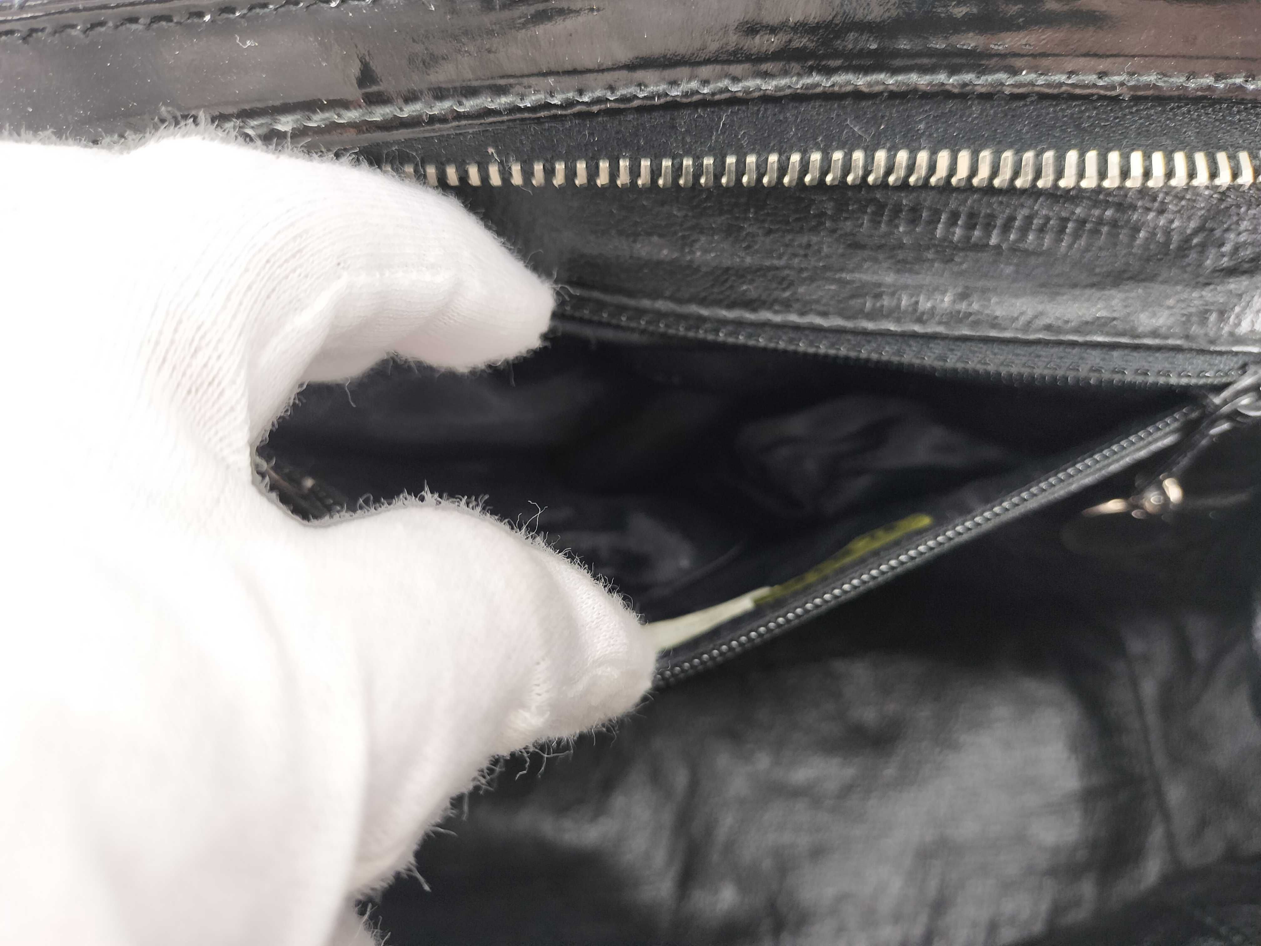 Enamel Coco Mark Chain Shoulder Bag — view 13