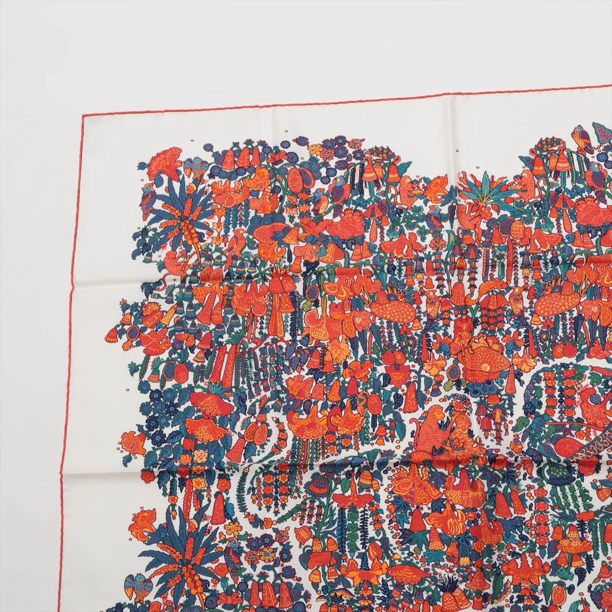 Carre 90 LEGENDE MOGHOLE Legendary Mughal Empire Scarf Silk Red — view 2