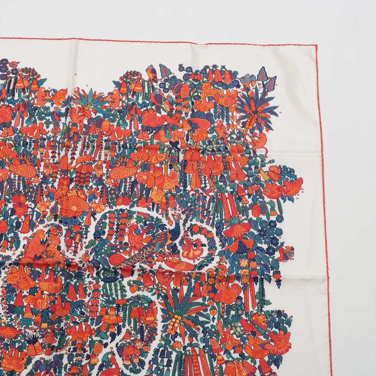 Carre 90 LEGENDE MOGHOLE Legendary Mughal Empire Scarf Silk Red — view 3