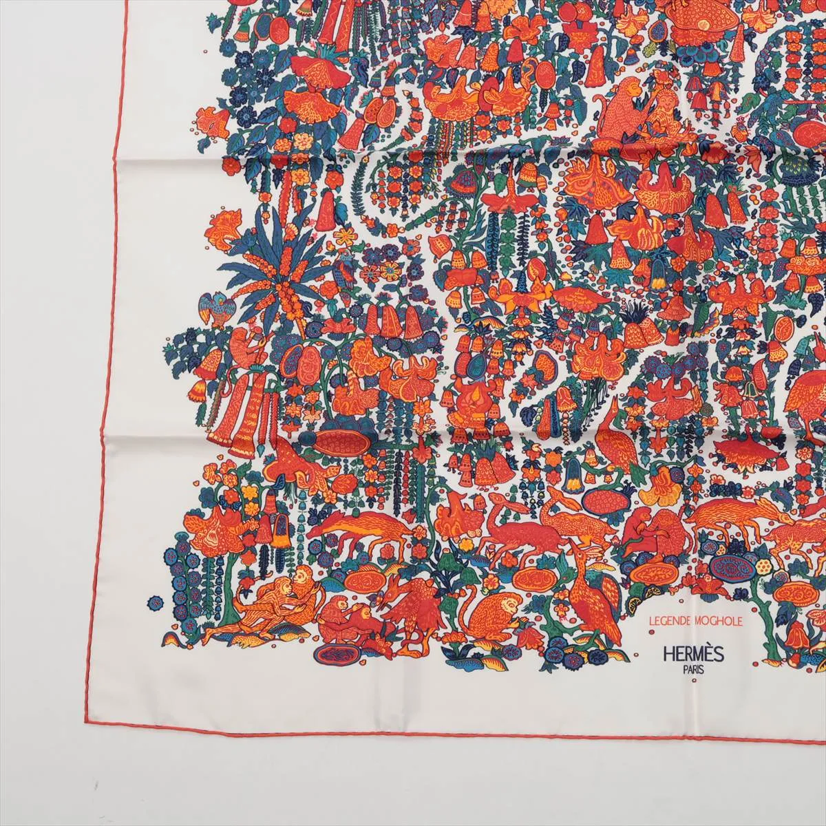 Carre 90 LEGENDE MOGHOLE Legendary Mughal Empire Scarf Silk Red — view 5