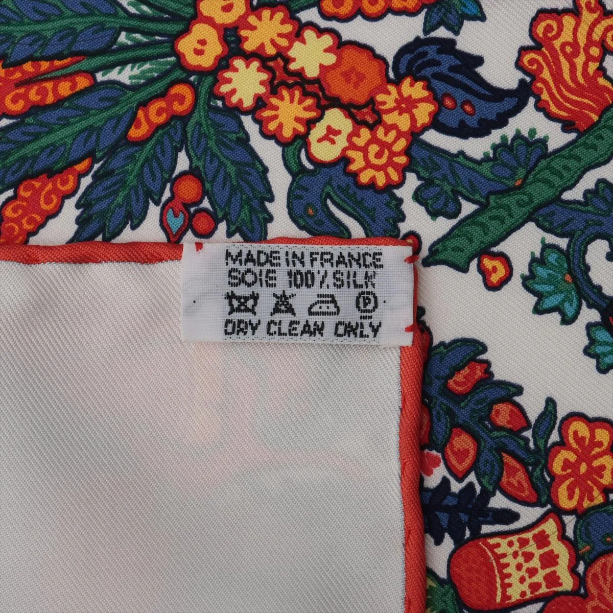 Carre 90 LEGENDE MOGHOLE Legendary Mughal Empire Scarf Silk Red — view 6