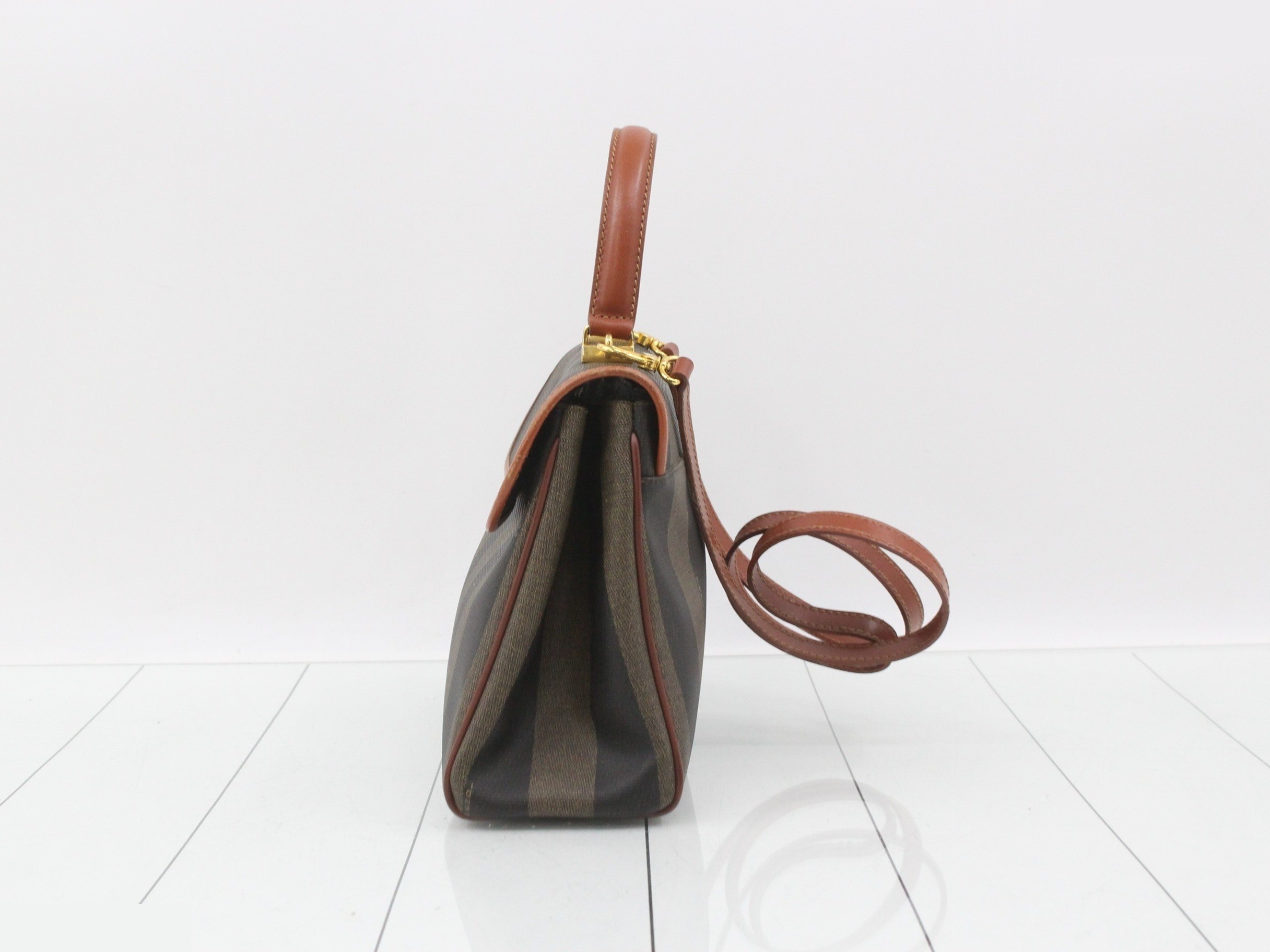 Pecan handbag, 2-way, with shoulder strap. — view 3