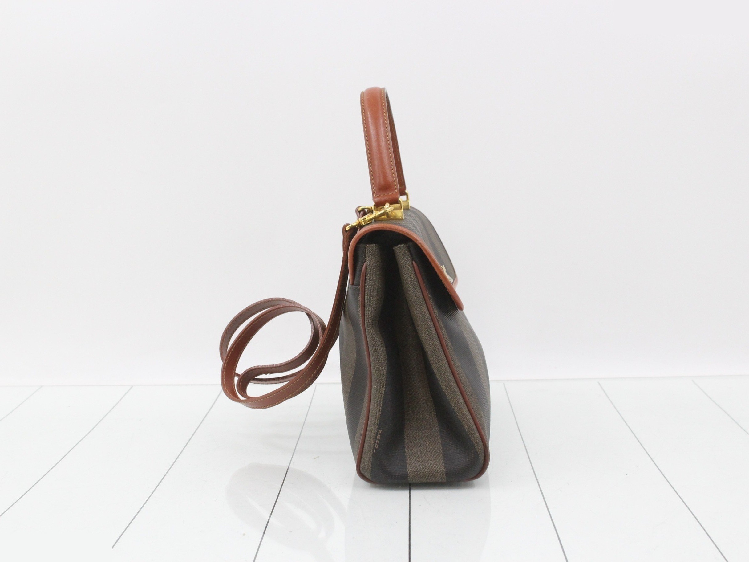 Pecan handbag, 2-way, with shoulder strap. — view 4