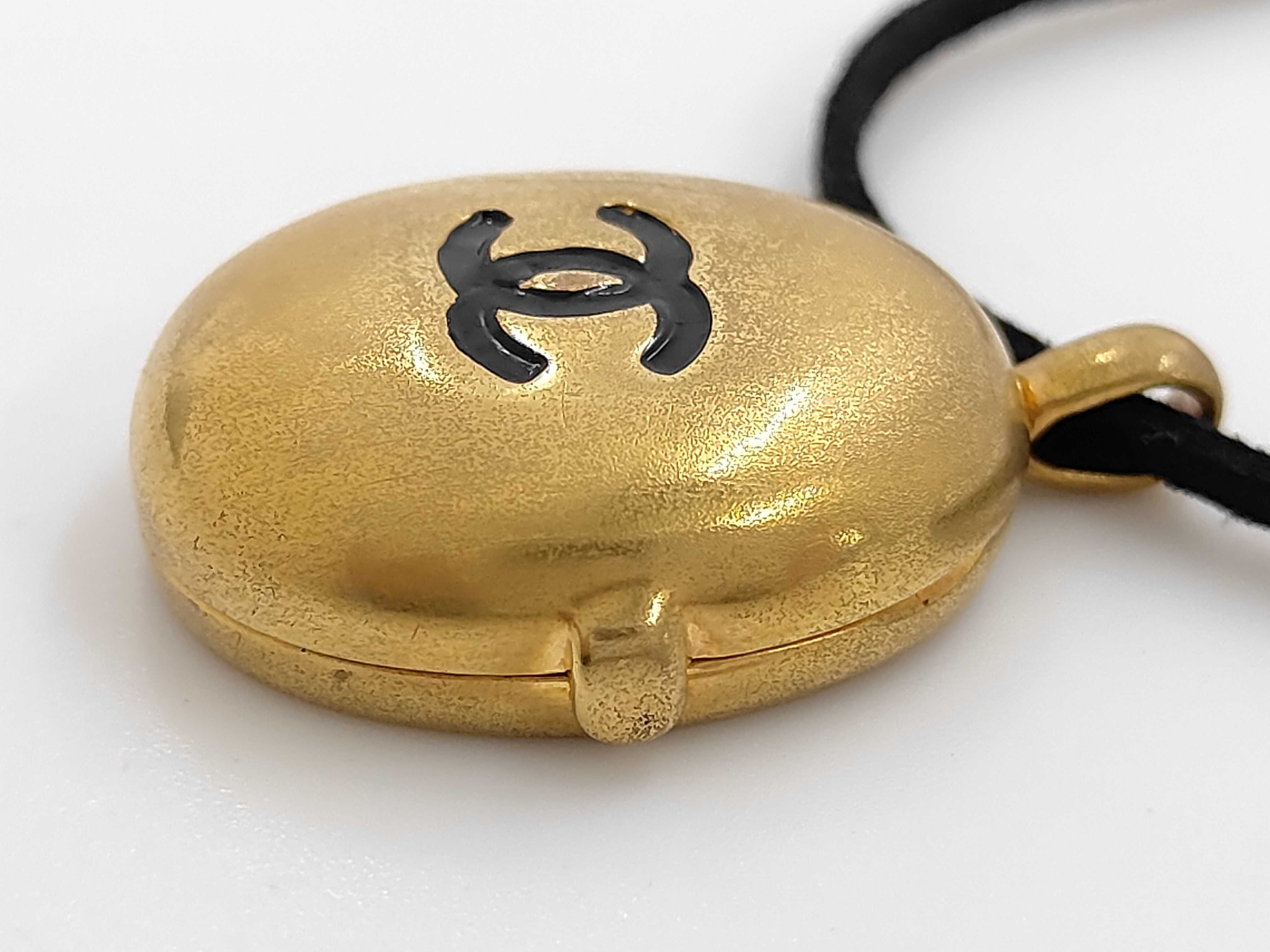 Coco Mark Locket Necklace with Mirror (95P) — view 2