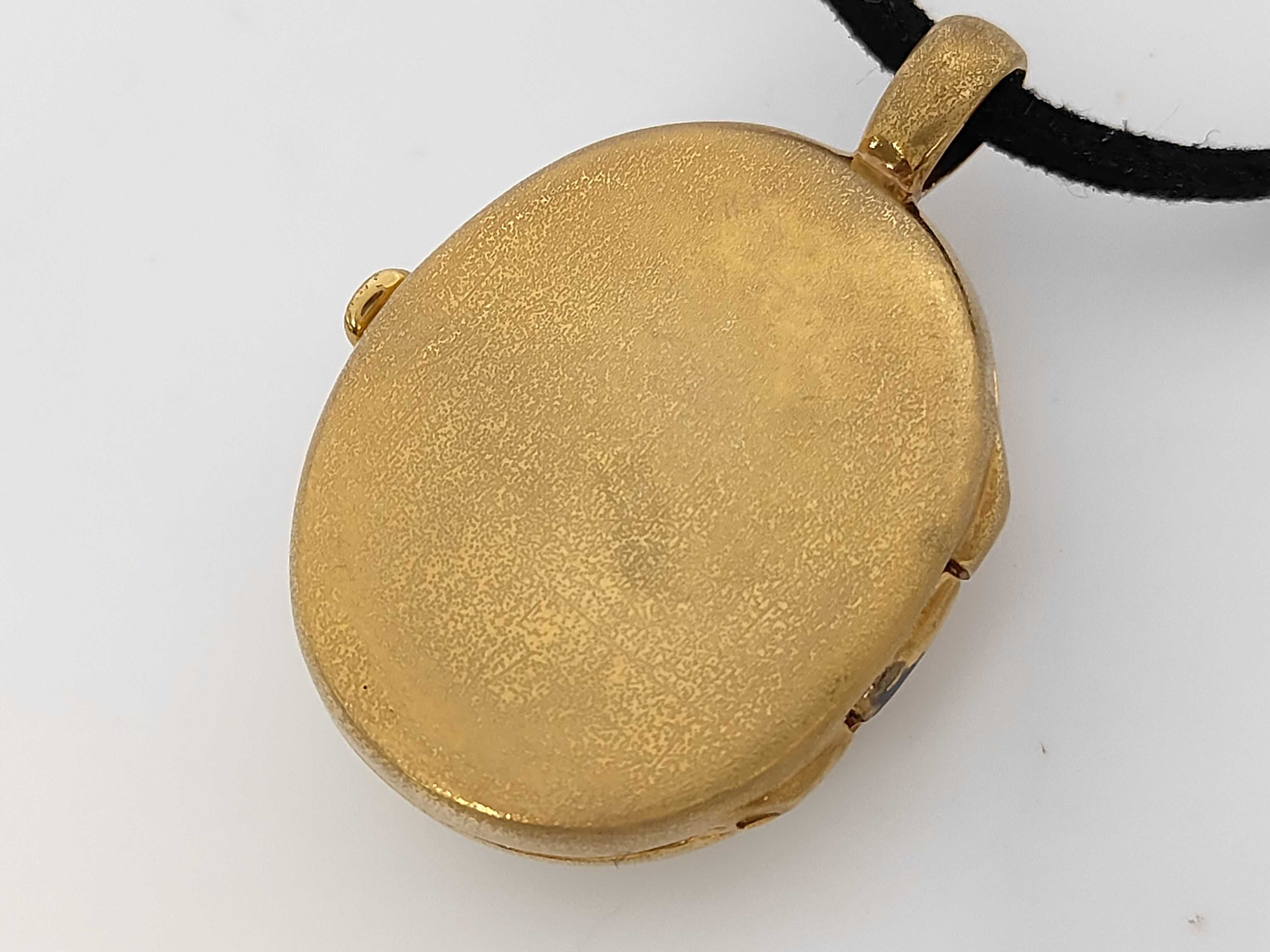 Coco Mark Locket Necklace with Mirror (95P) — view 3
