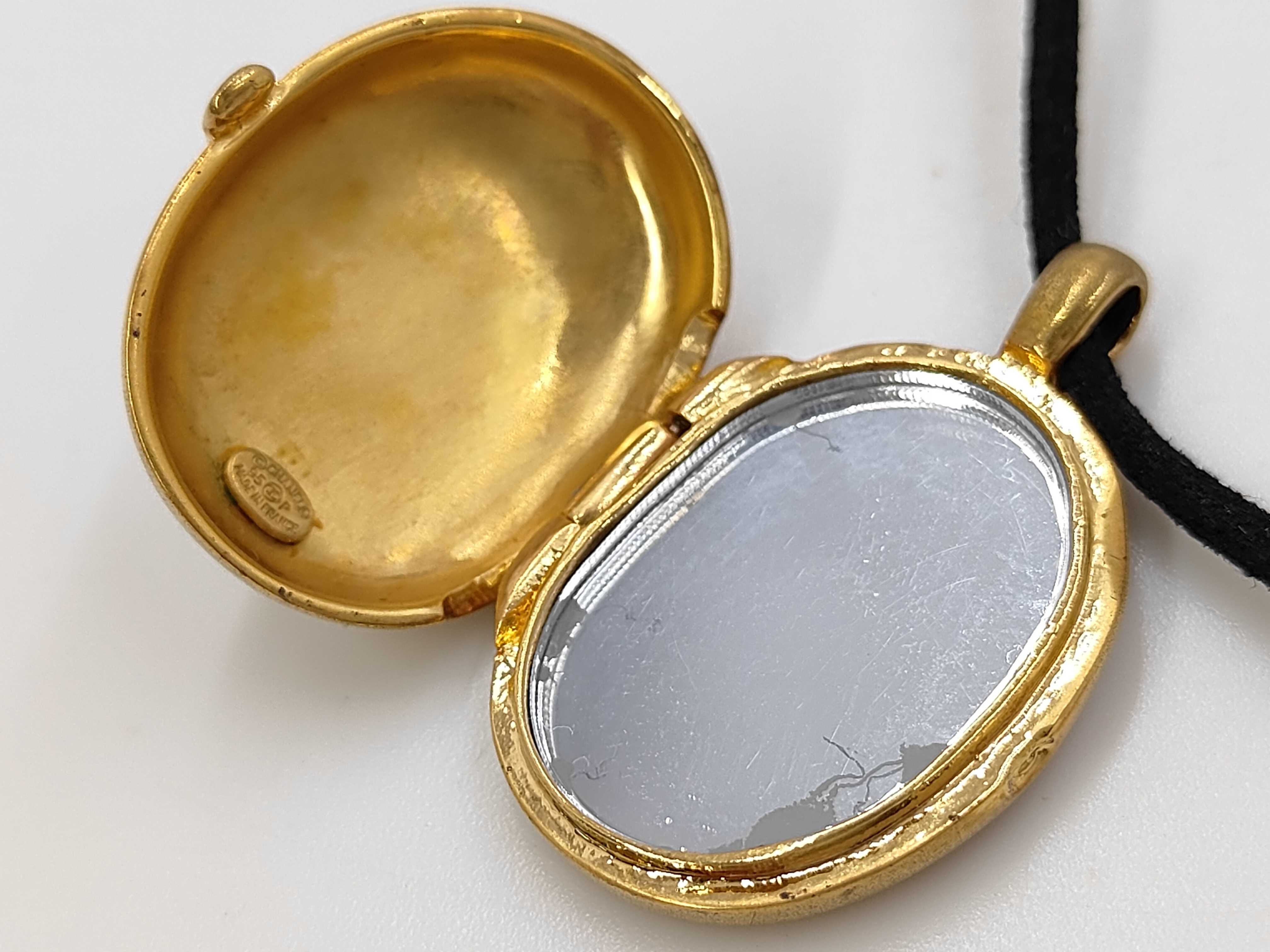 Coco Mark Locket Necklace with Mirror (95P) — view 5
