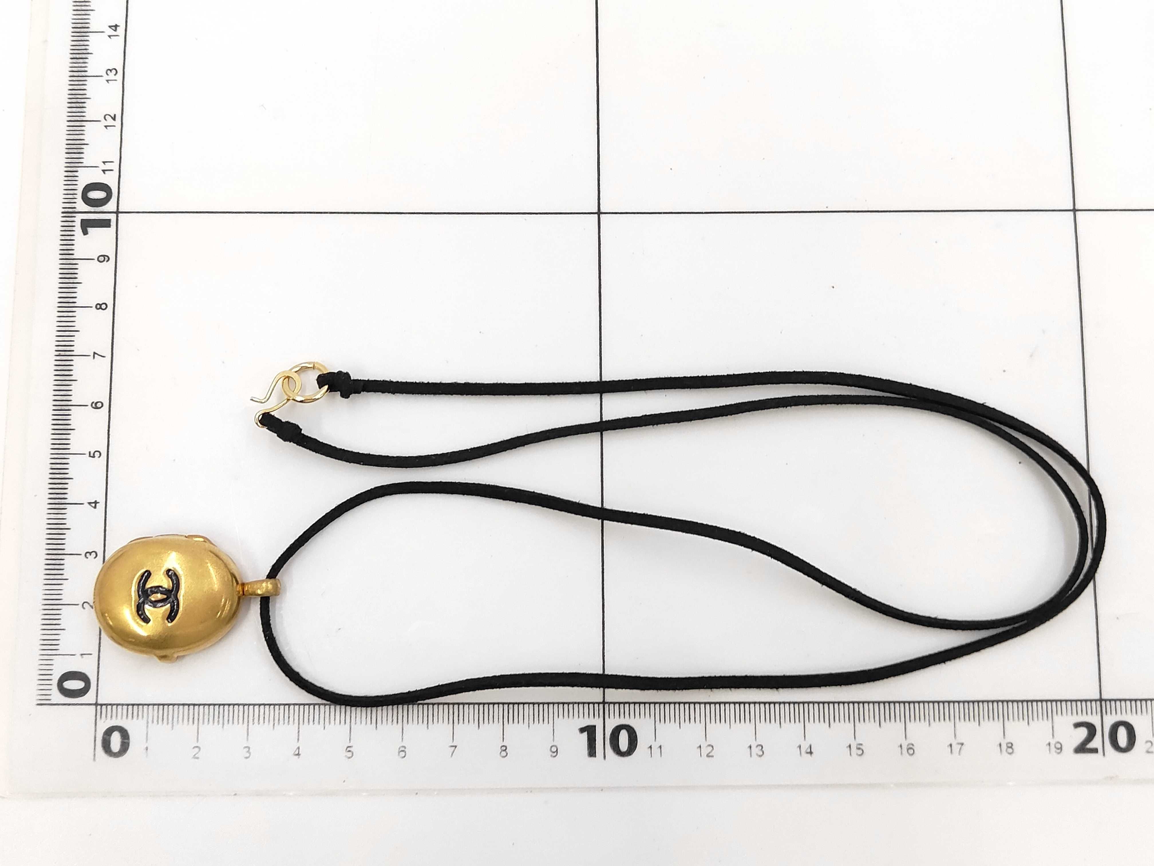 Coco Mark Locket Necklace with Mirror (95P) — view 9