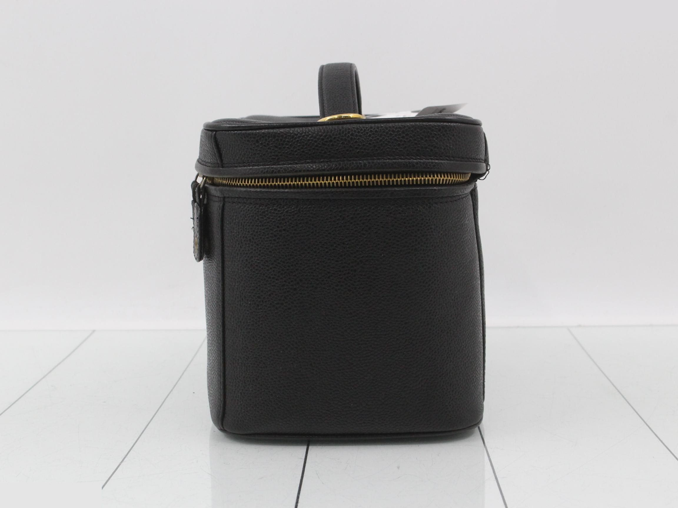 Caviar leather (bag) - handbag - vanity case — view 3