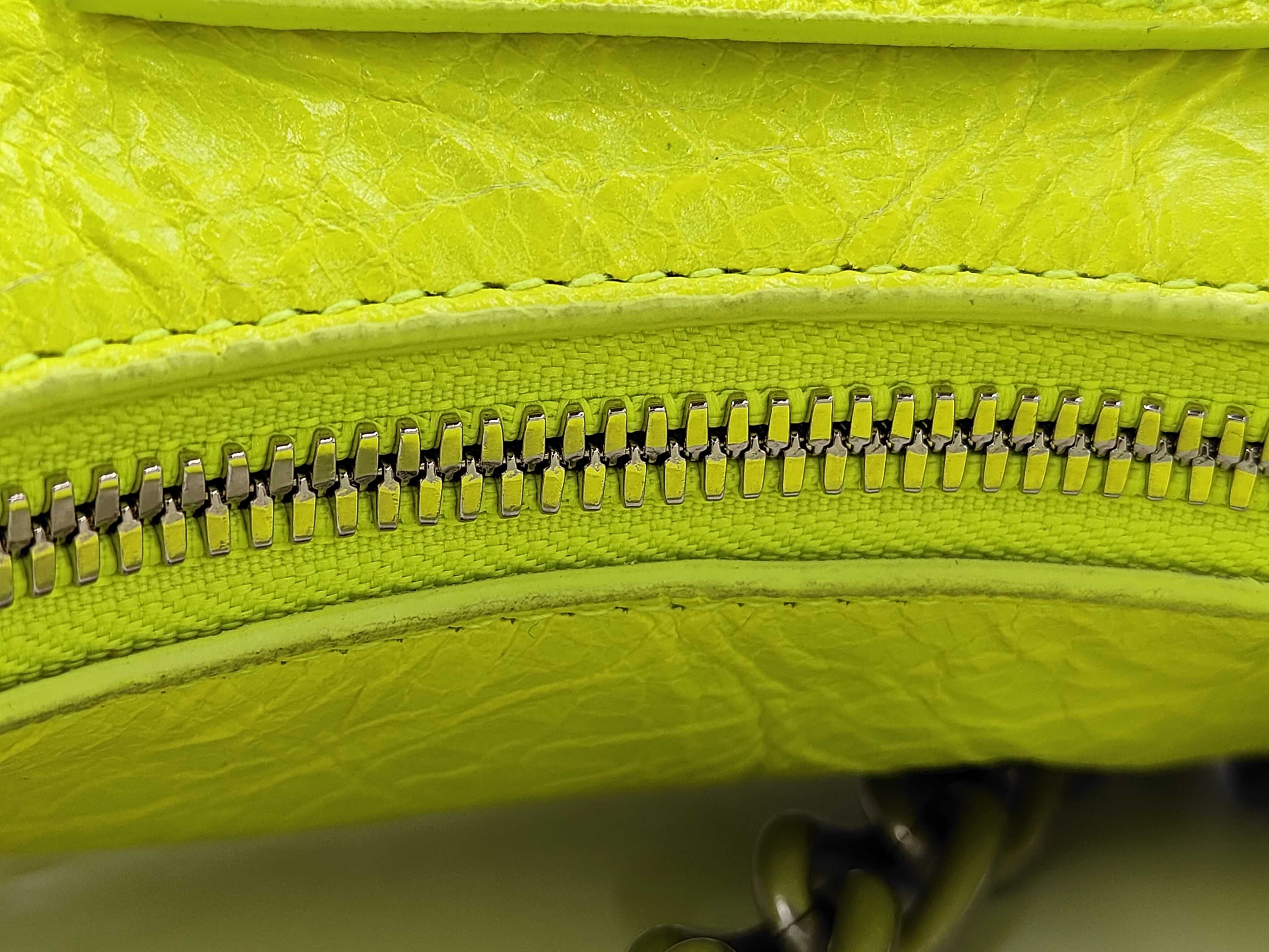 Le Cagole Shoulder Bag — view 6