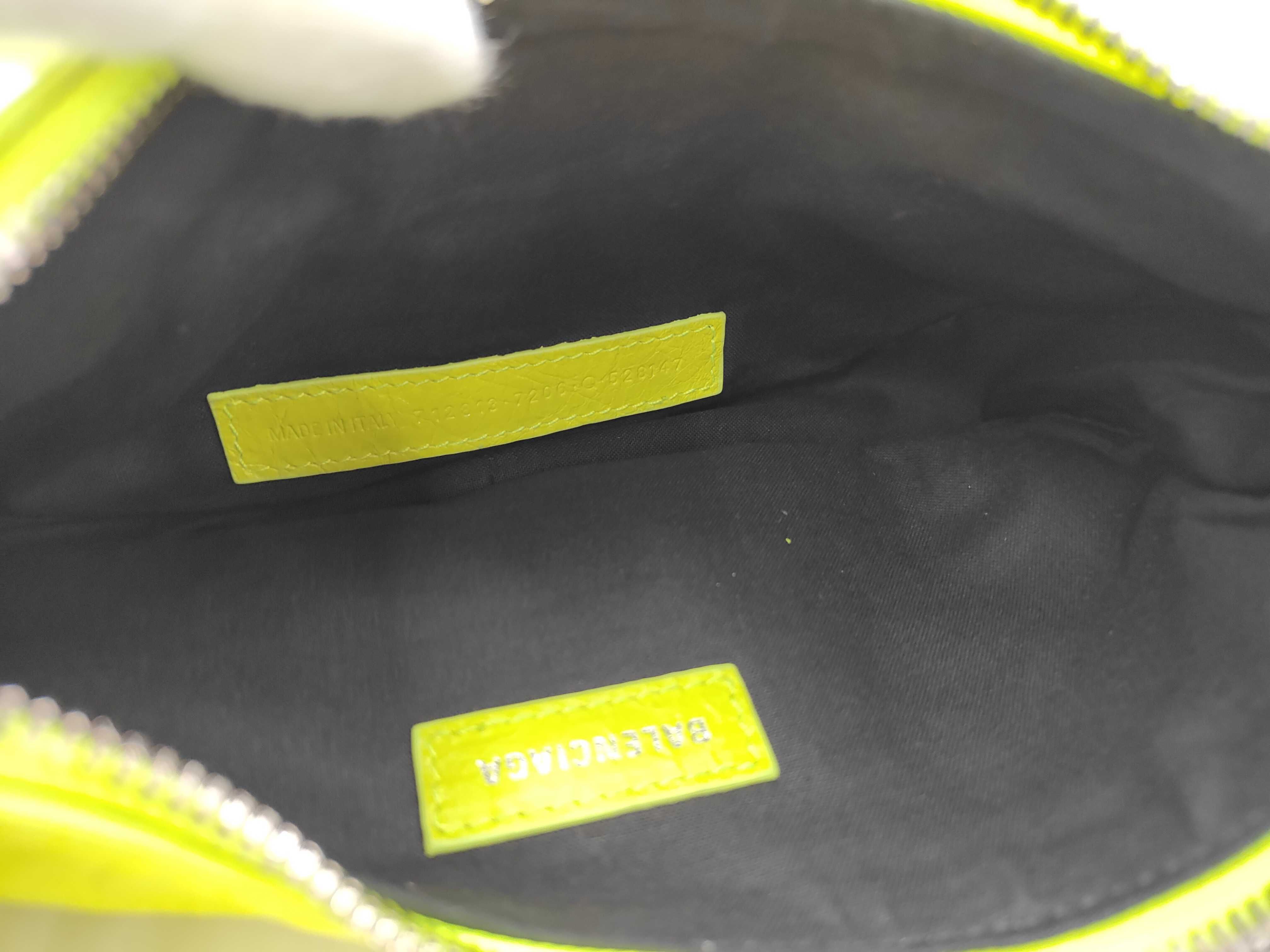 Le Cagole Shoulder Bag — view 8