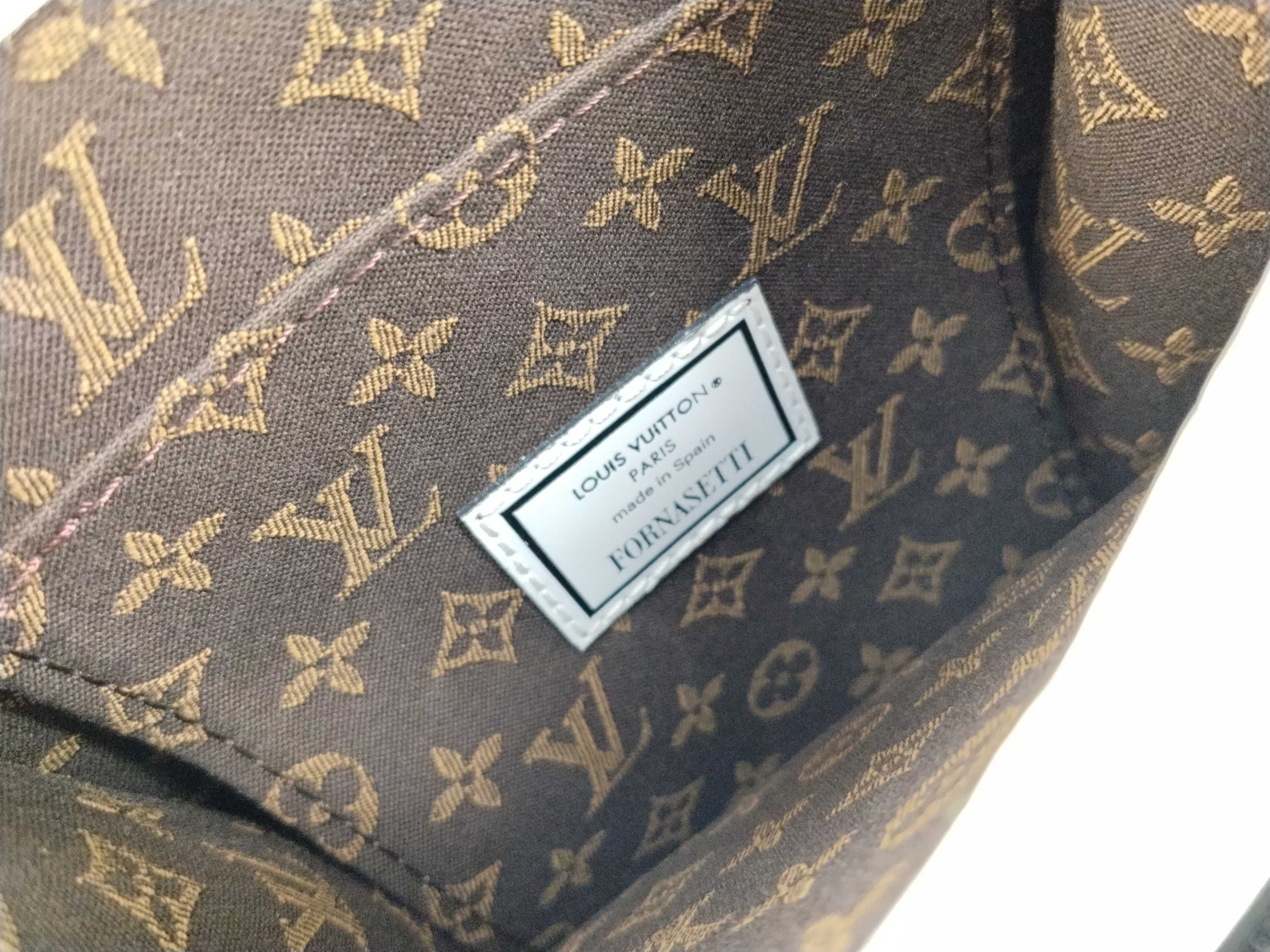 Monogram Louis Vuitton Tote Bag Limited Edition Handbag — view 11