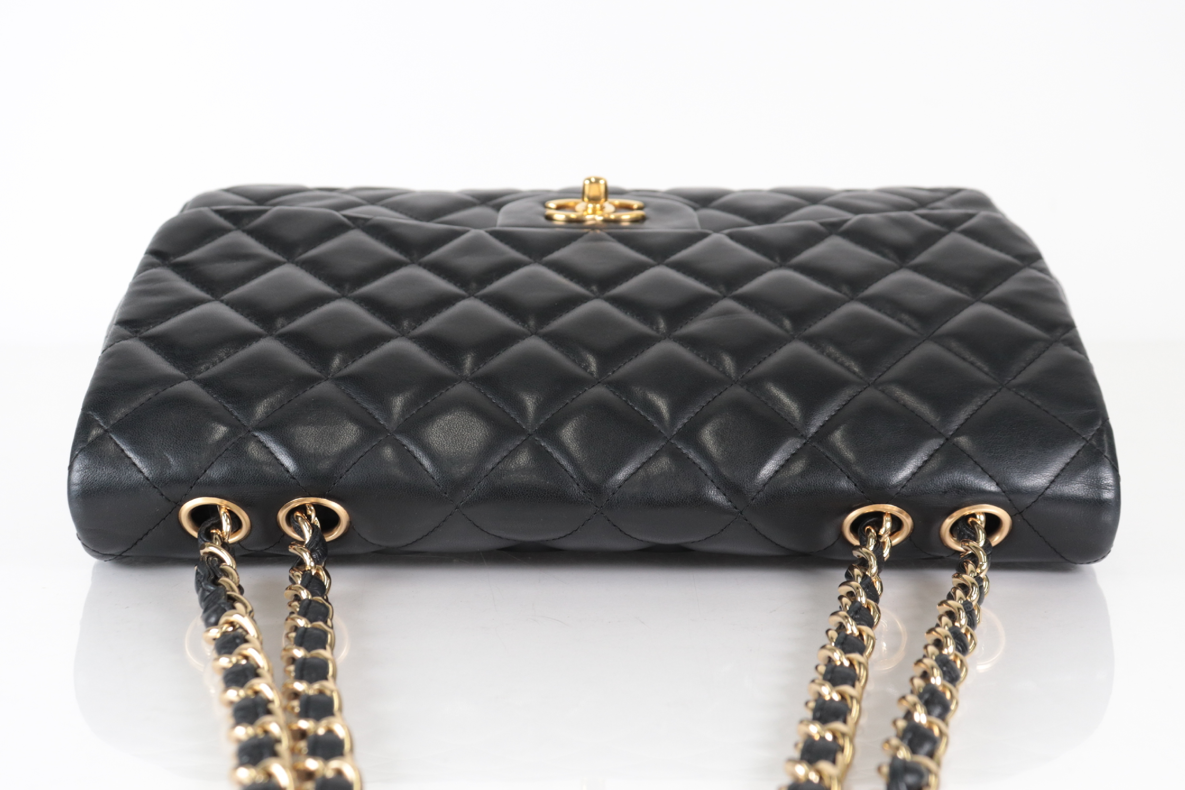 Lambskin Chain Shoulder Bag W30 (Serial Number 13) — view 6