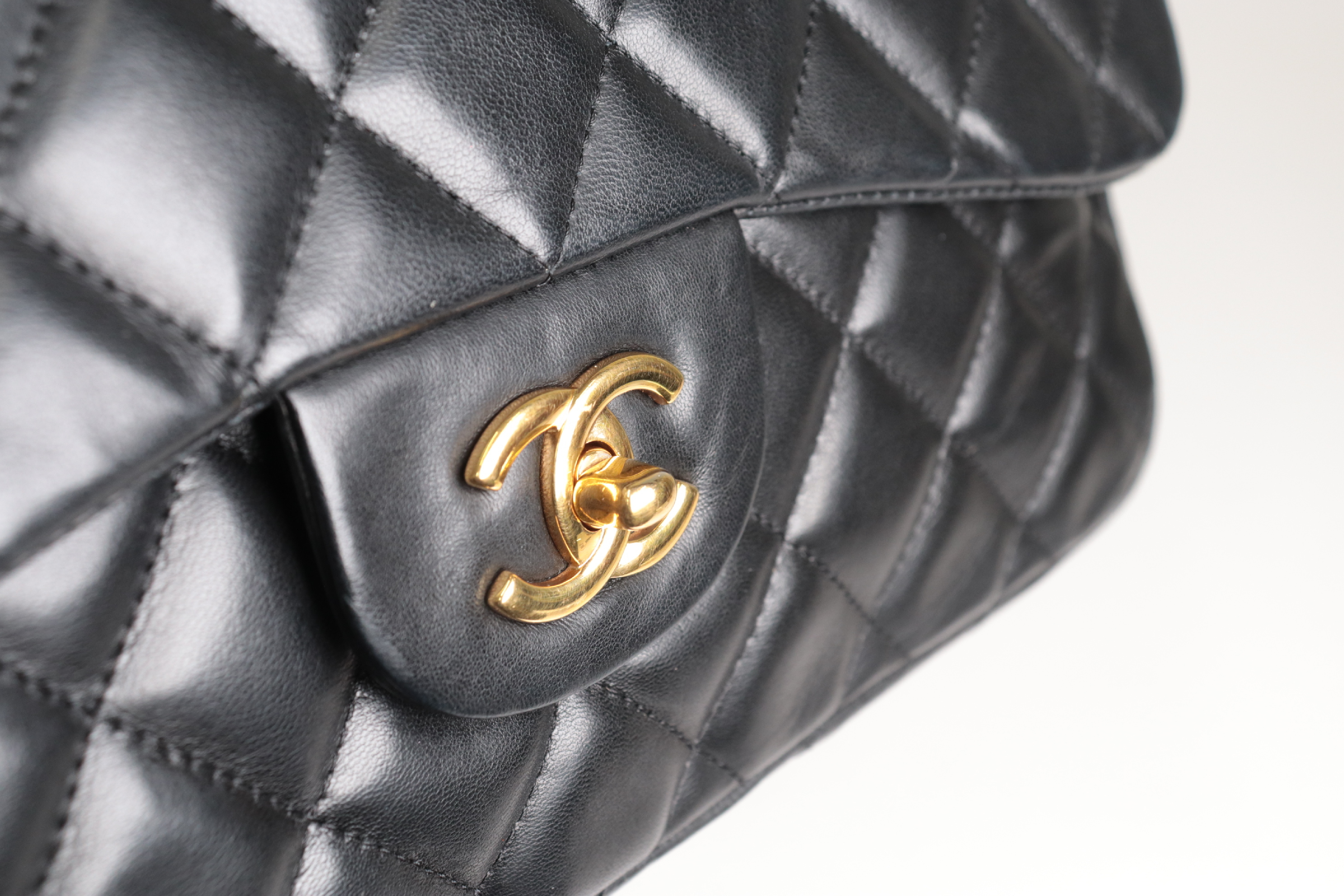 Lambskin Chain Shoulder Bag W30 (Serial Number 13) — view 8