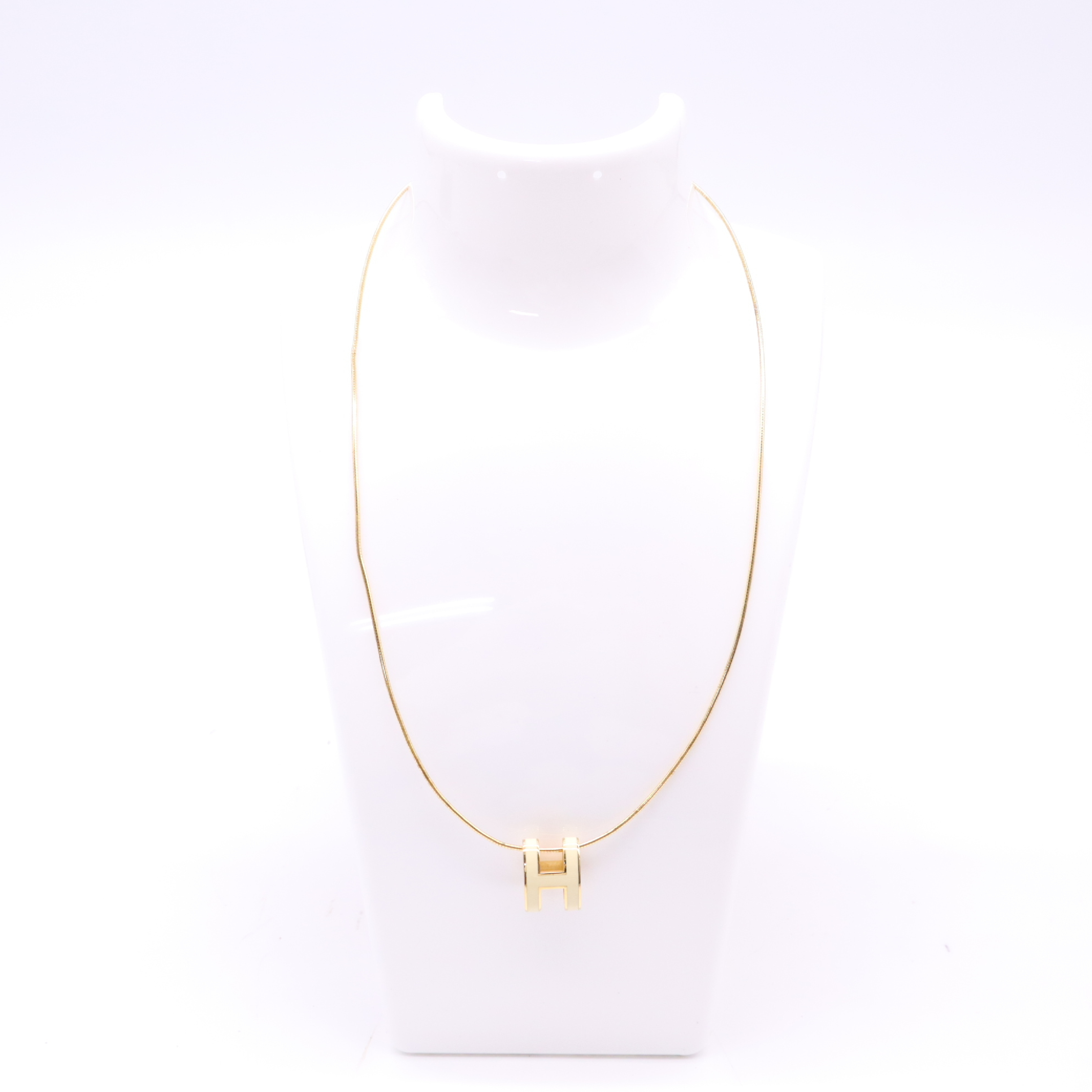 Pop-up H necklace with box — view 3