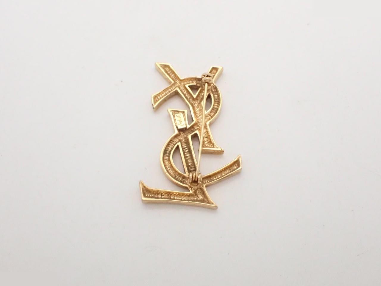 logo gold brooch — view 2