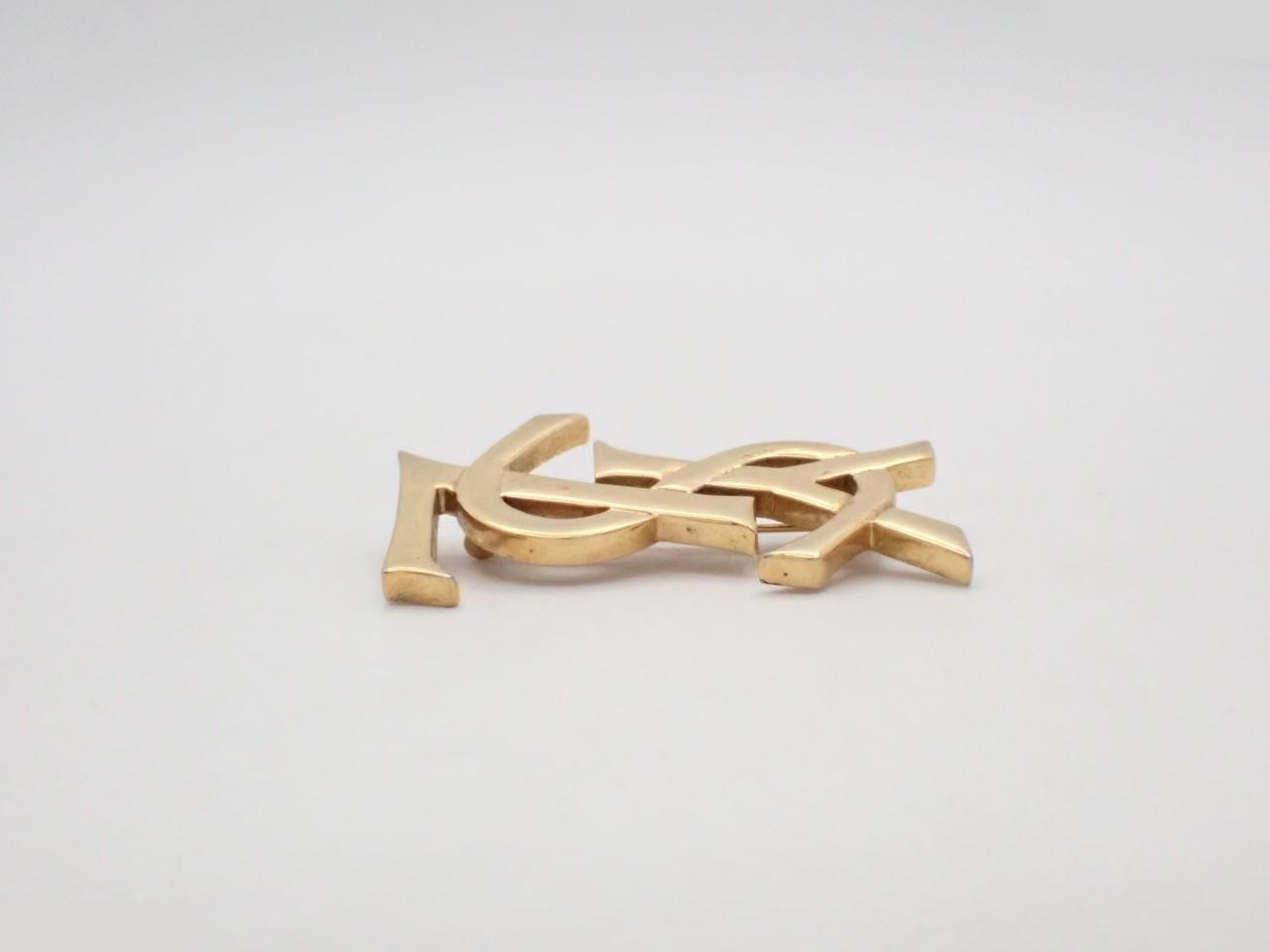 logo gold brooch — view 3