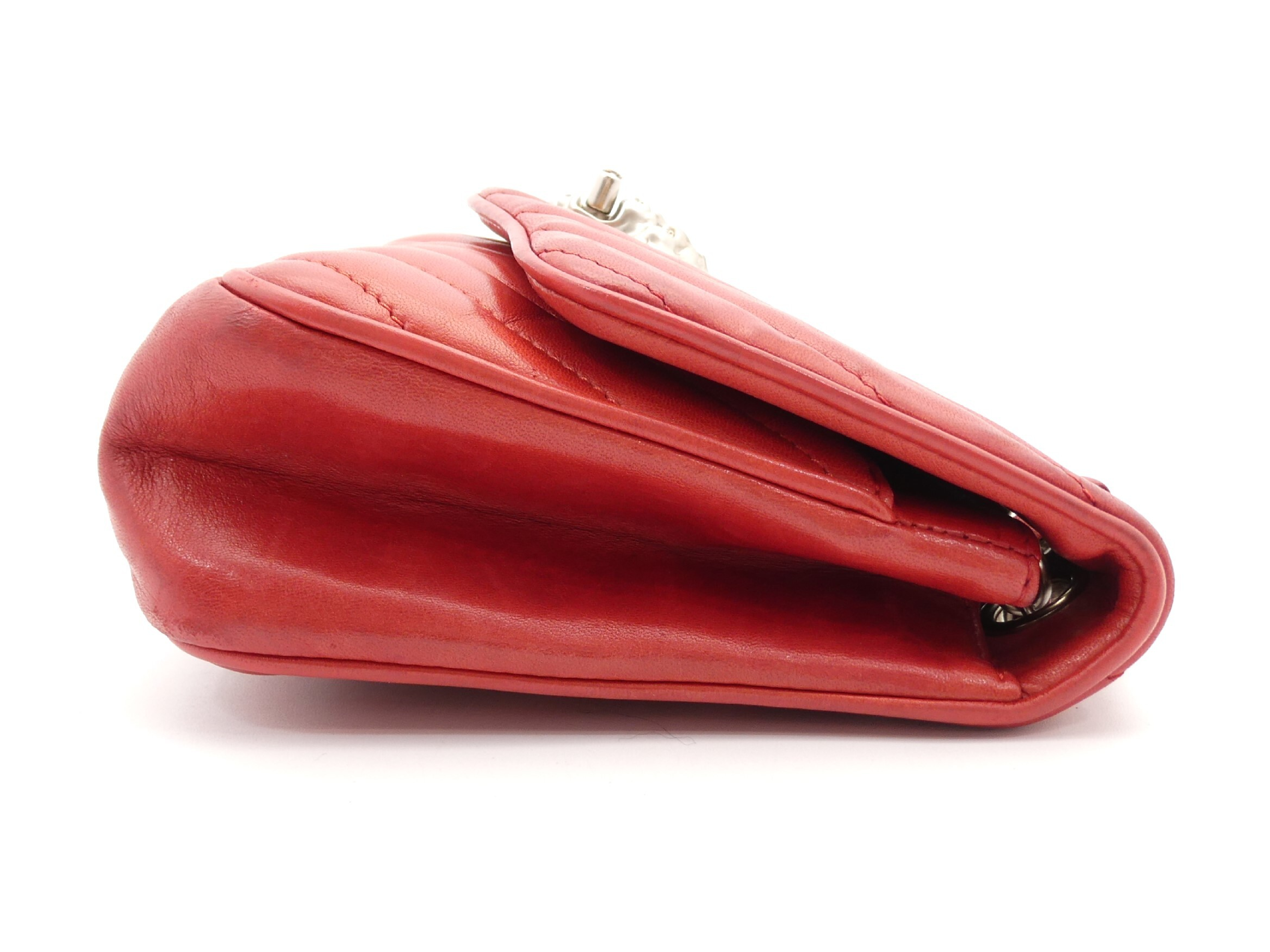 V-stitch Lion Coco Mark Turnlock Double Chain Shoulder Bag — view 4
