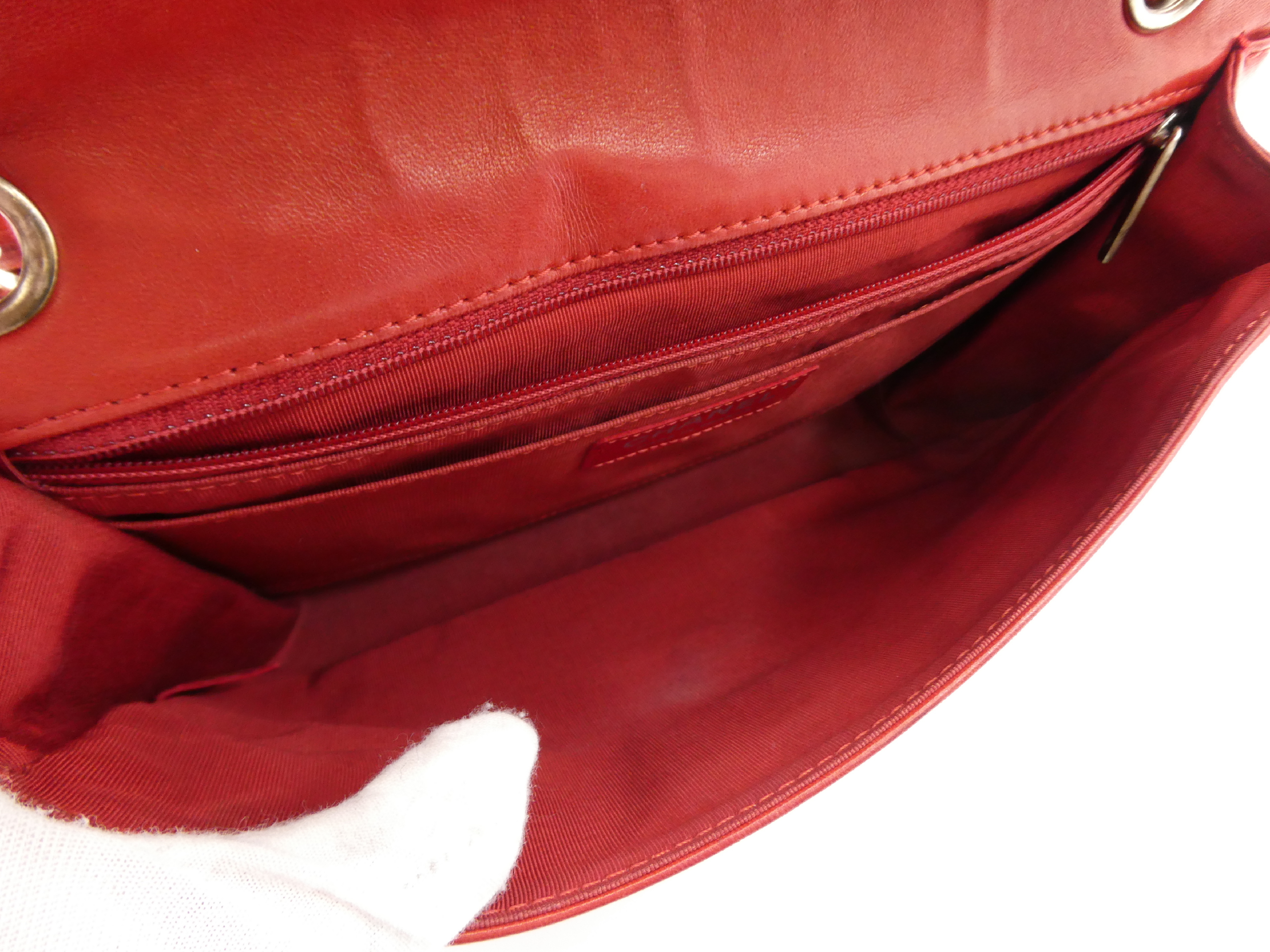 V-stitch Lion Coco Mark Turnlock Double Chain Shoulder Bag — view 7