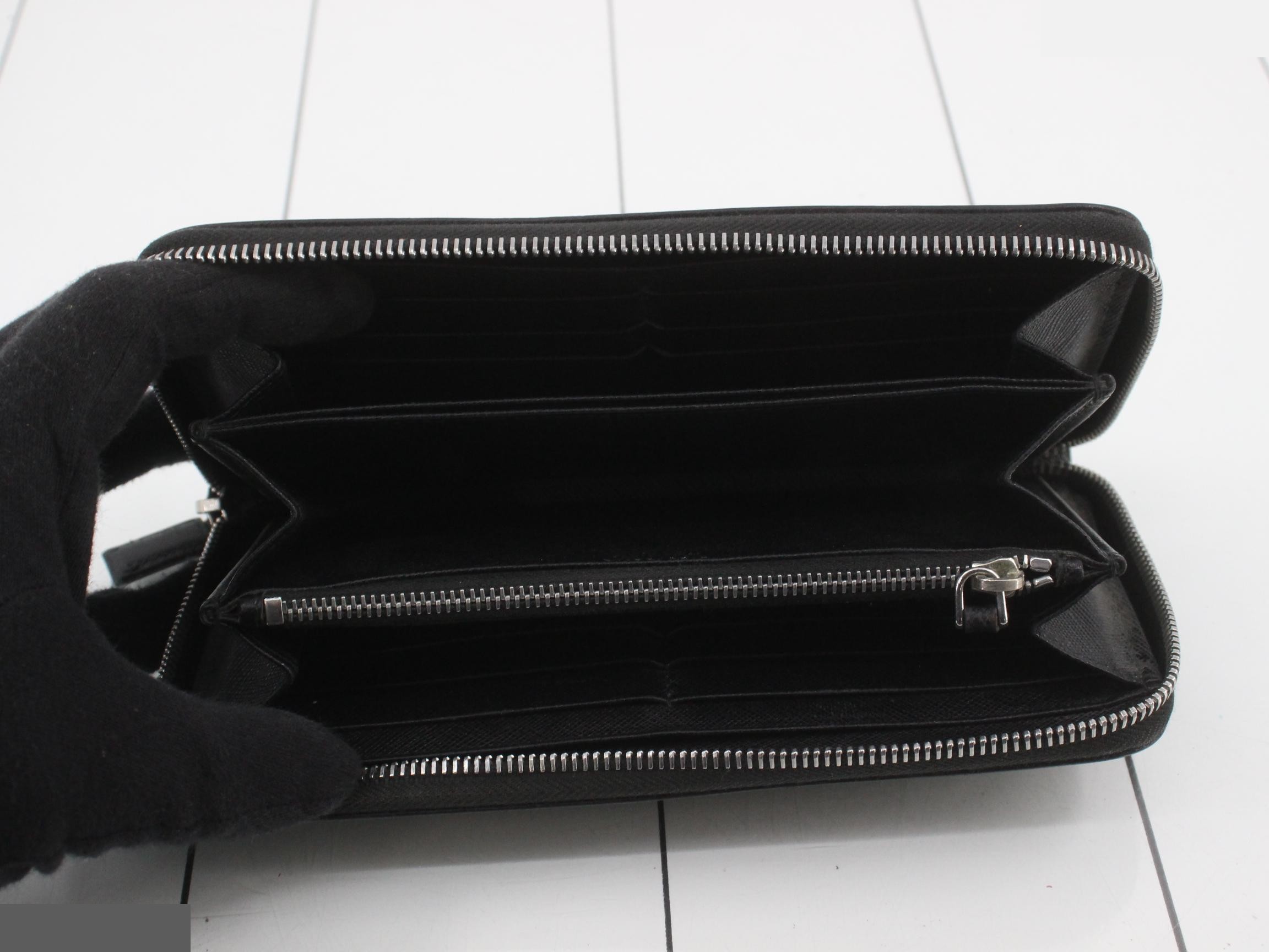 Big Logo Round Zipper Long Wallet — view 4