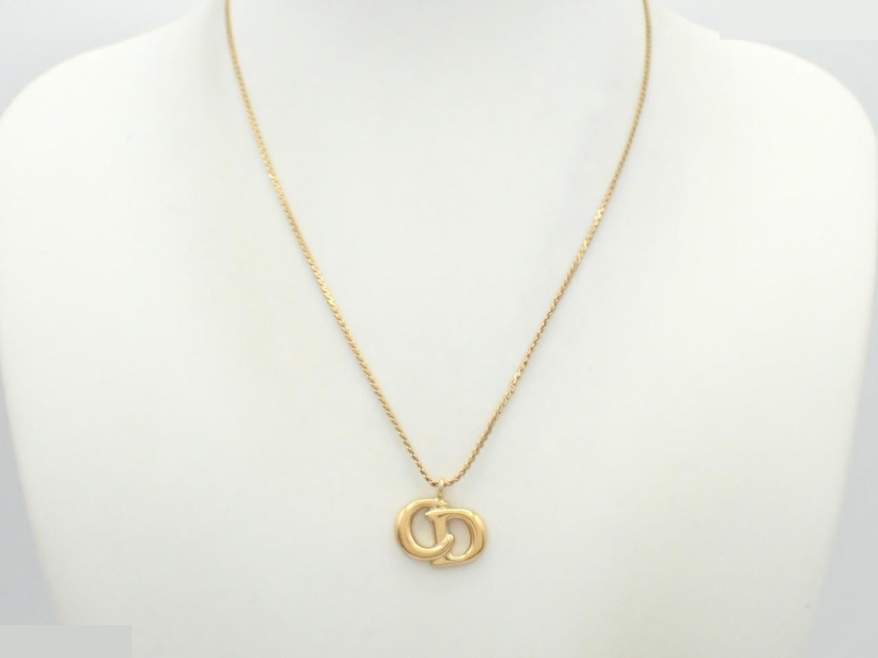 Other lines: Precious metals, necklaces, pendants — view 3