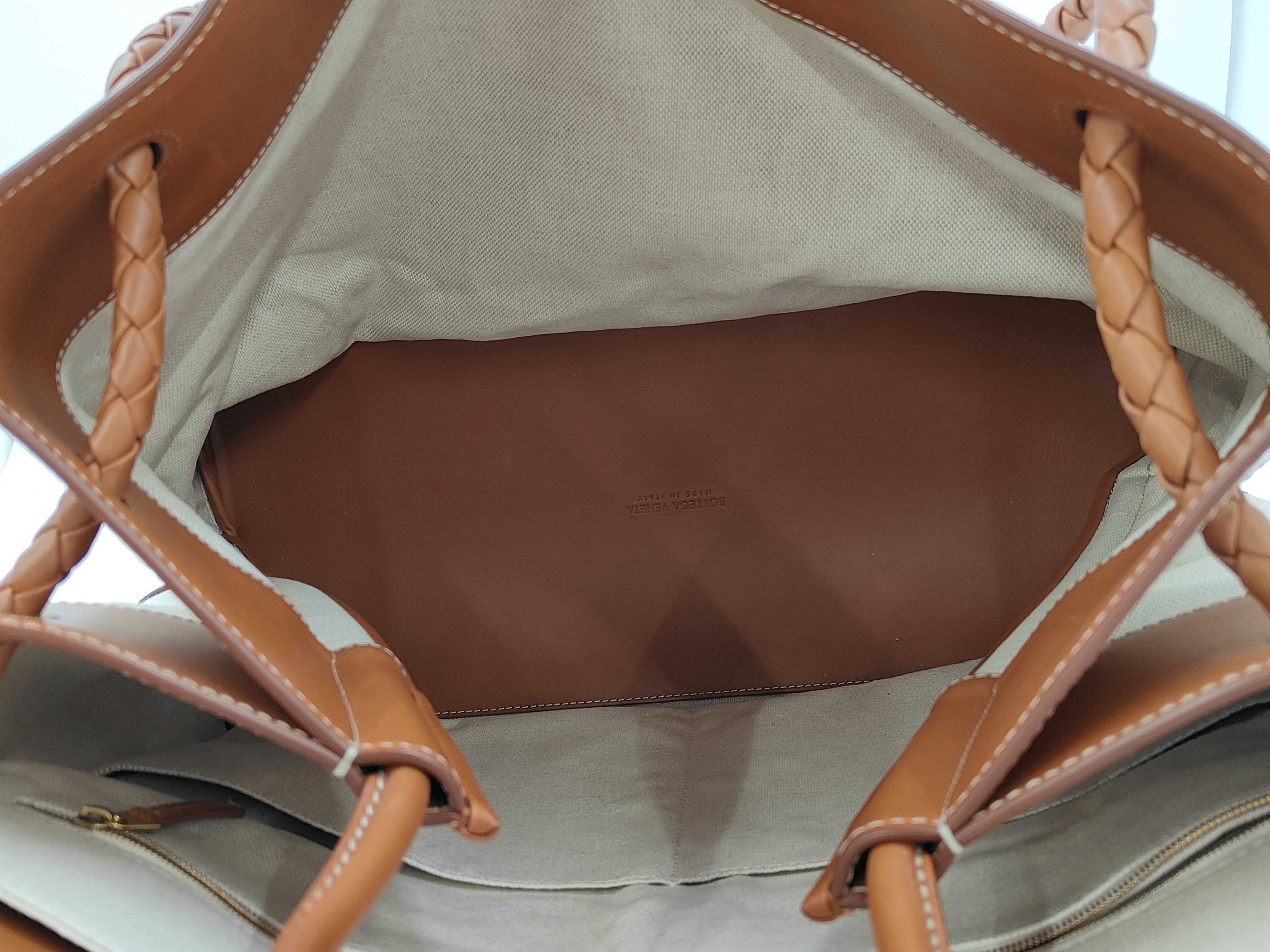 Intrecciato Andiamo 2-Way Handbag — view 8