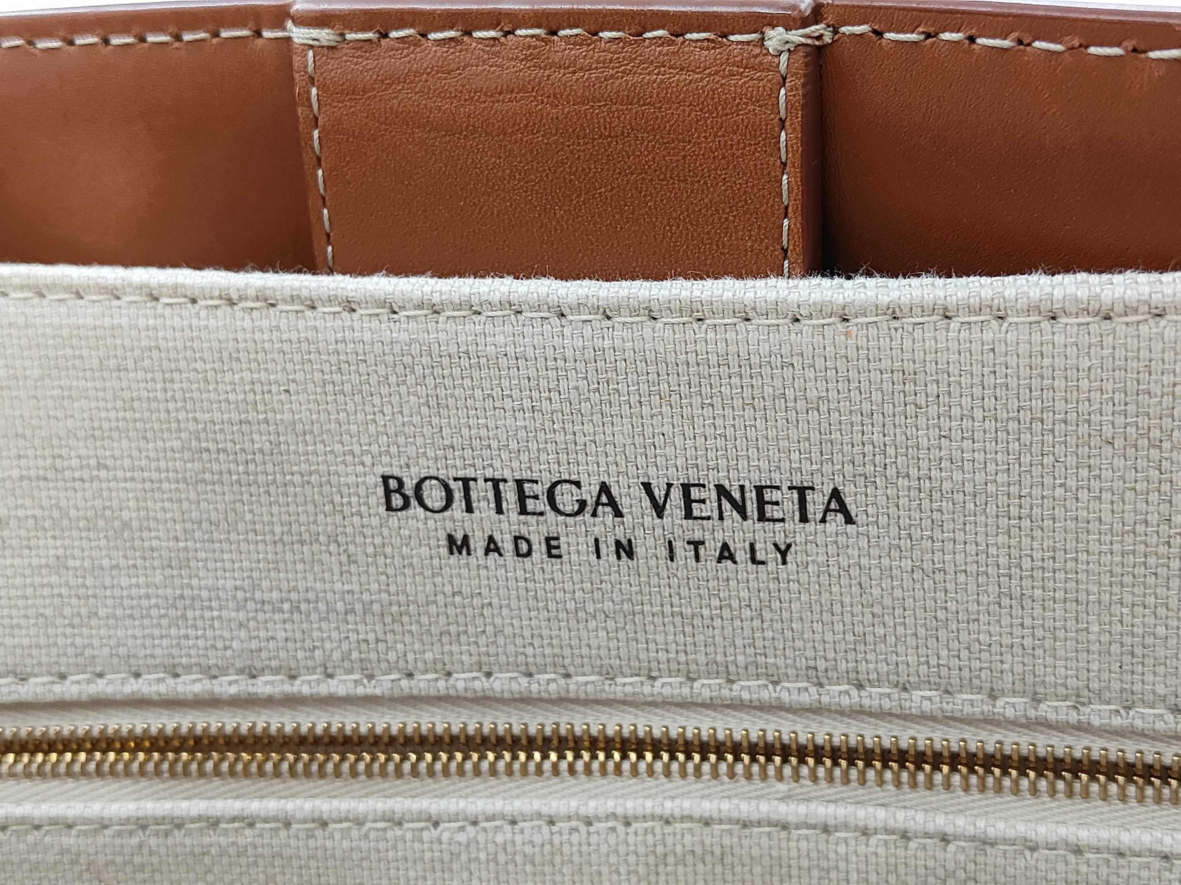 Intrecciato Andiamo 2-Way Handbag — view 9