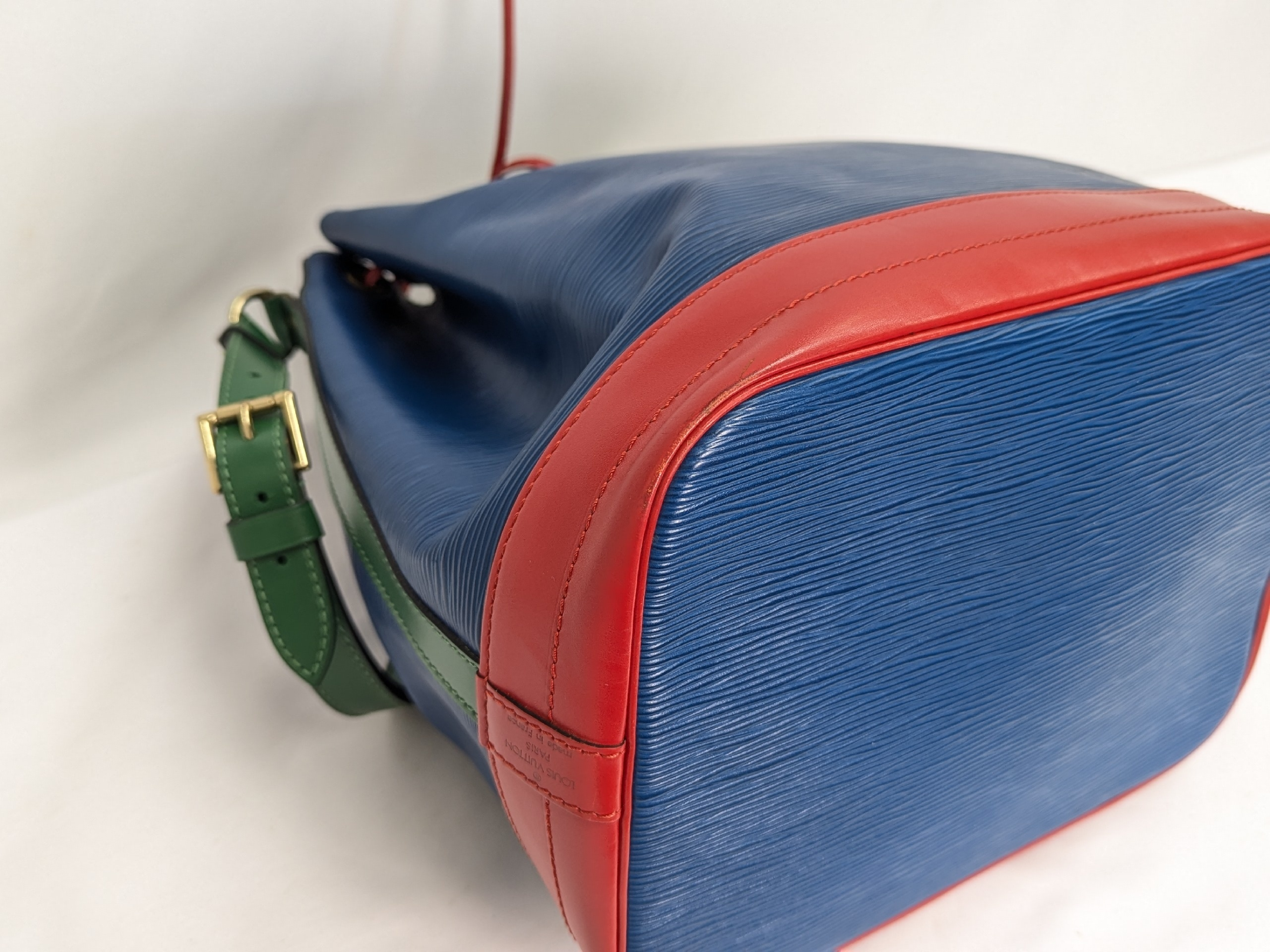 Epi Noé Tricolor Shoulder Bag — view 3