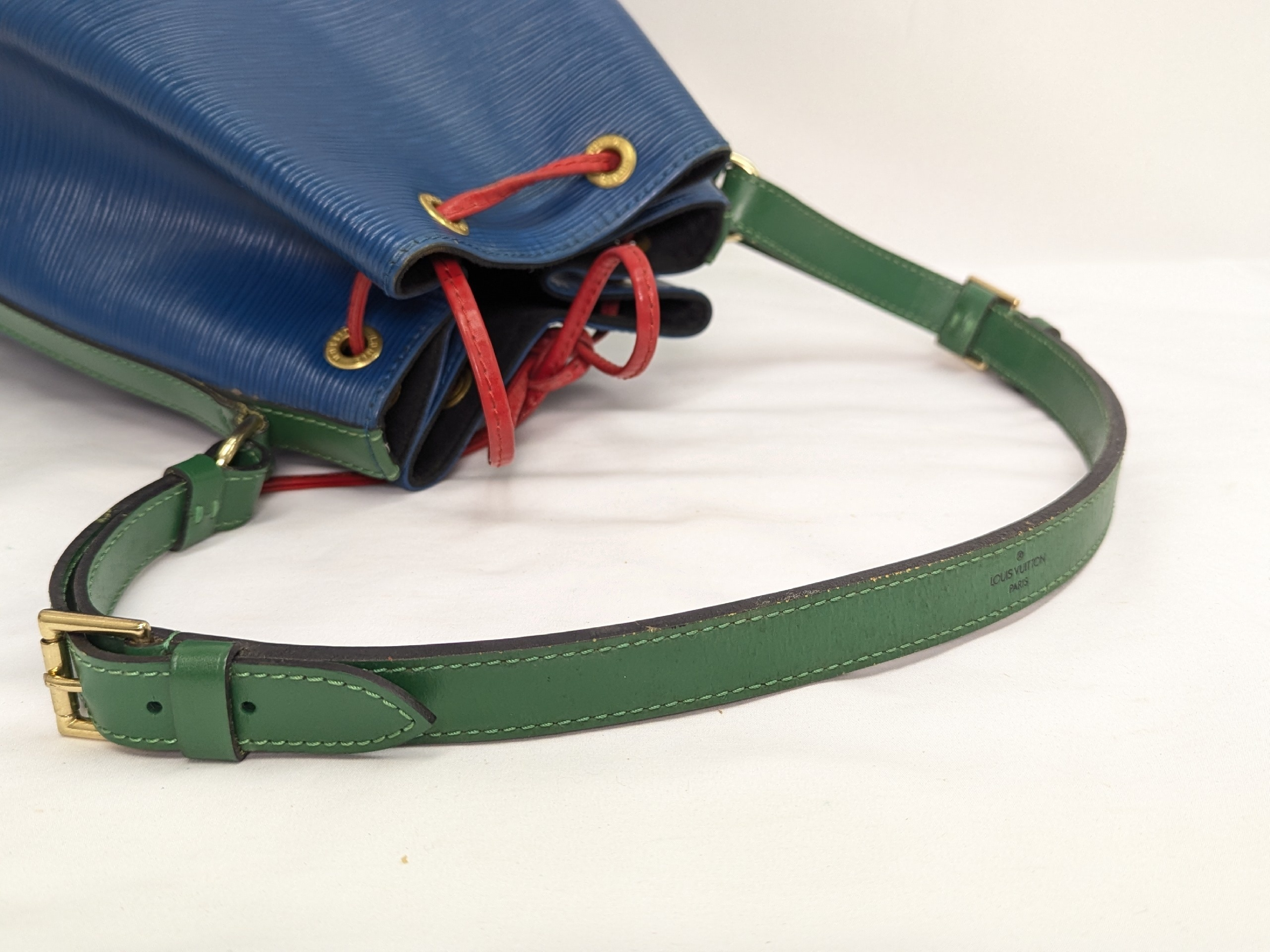 Epi Noé Tricolor Shoulder Bag — view 6
