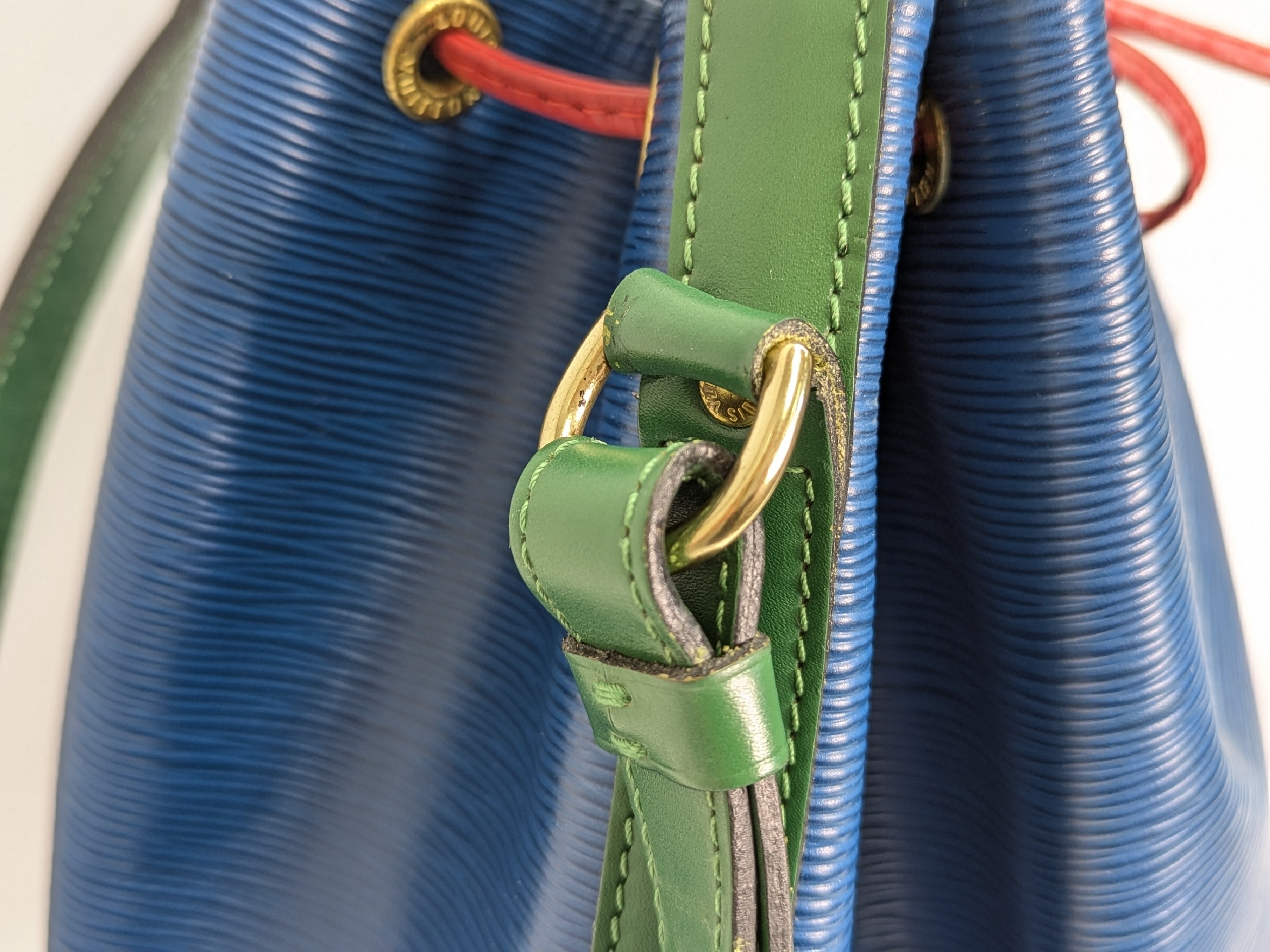 Epi Noé Tricolor Shoulder Bag — view 7