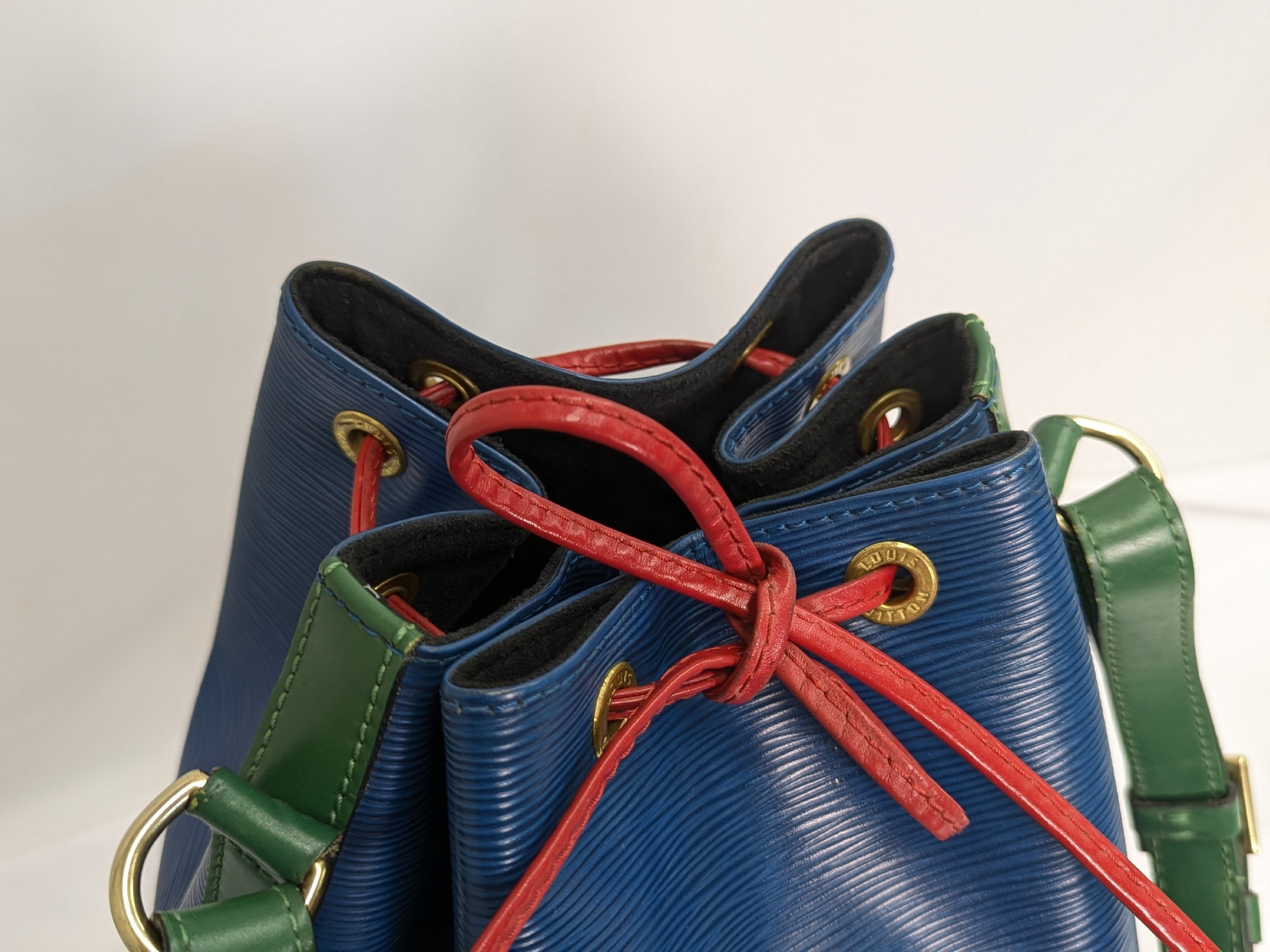 Epi Noé Tricolor Shoulder Bag — view 8