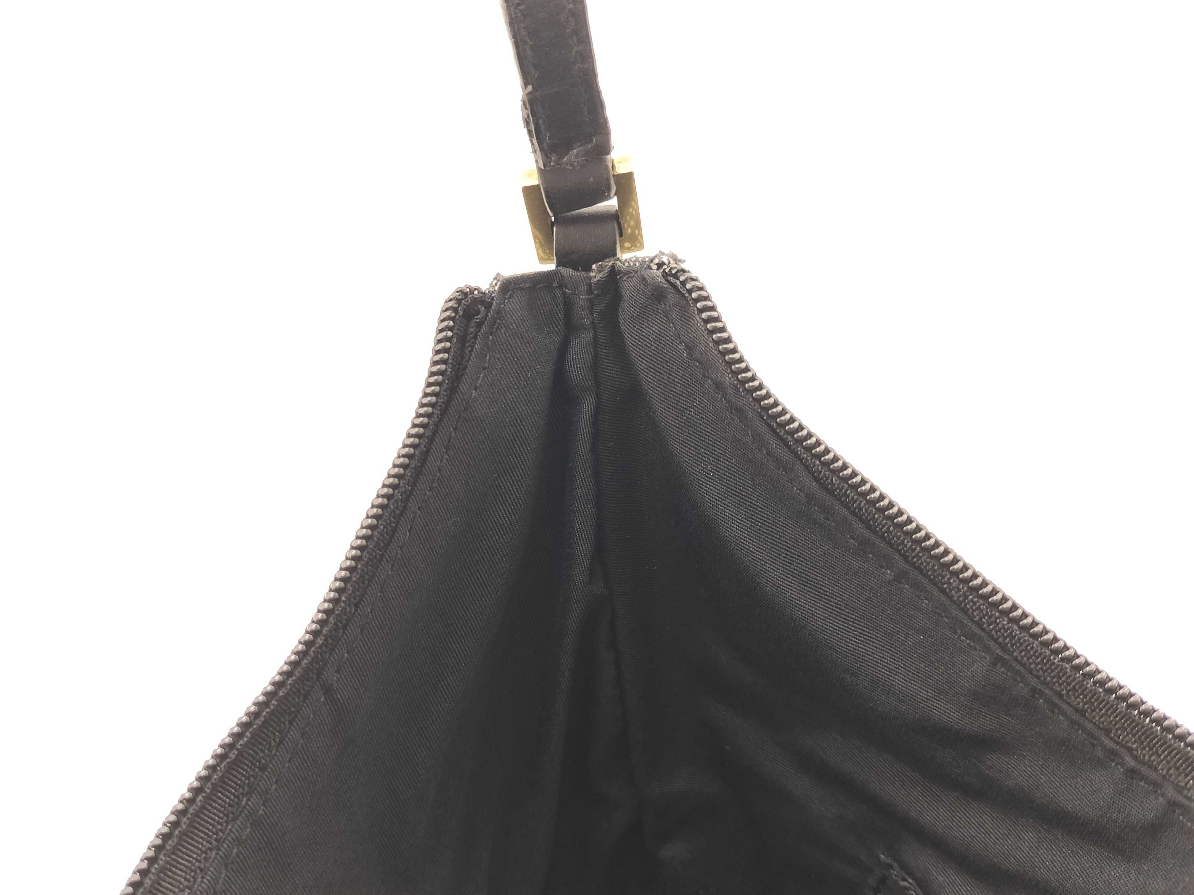 GG Canvas Gucci 32160 One-Shoulder Pouch — view 13