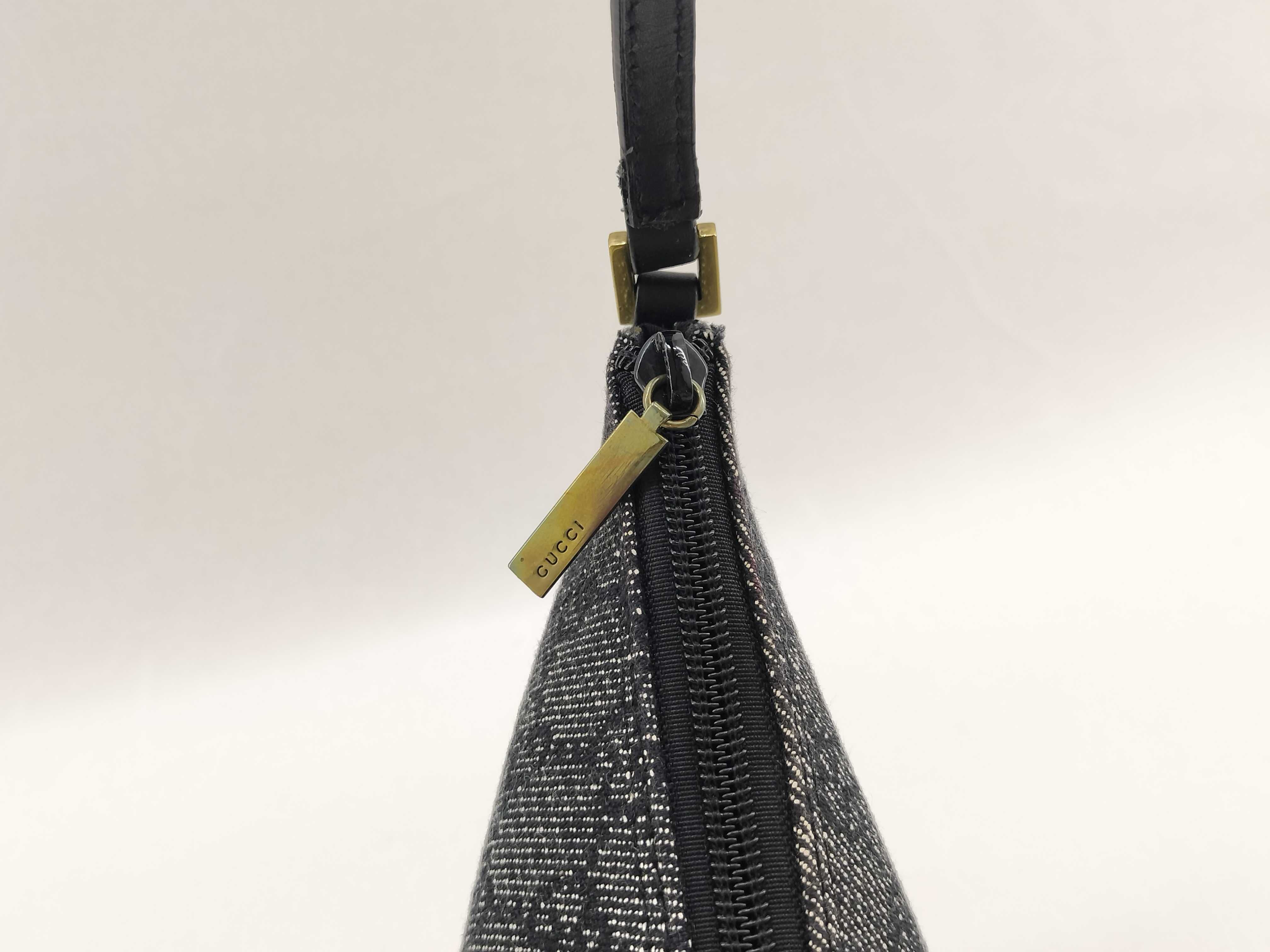 GG Canvas Gucci 32160 One-Shoulder Pouch — view 4