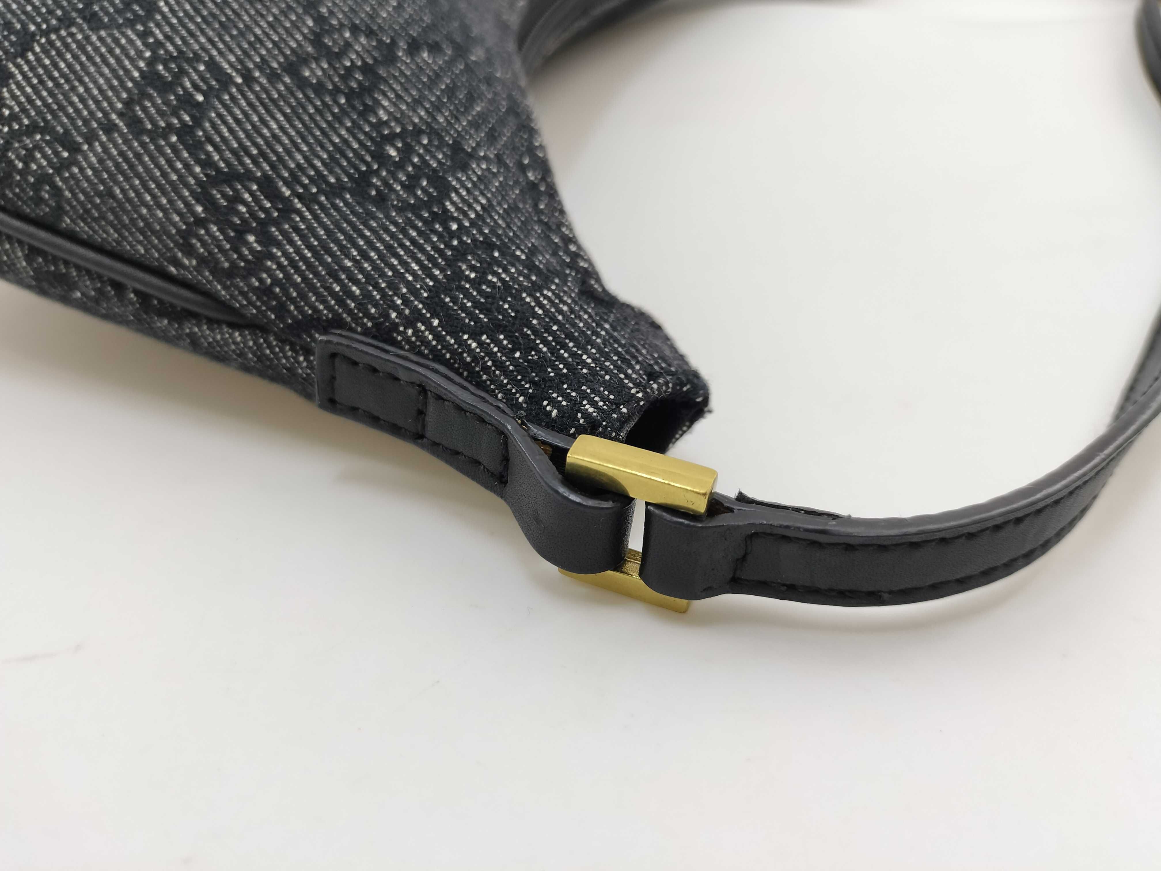 GG Canvas Gucci 32160 One-Shoulder Pouch — view 9