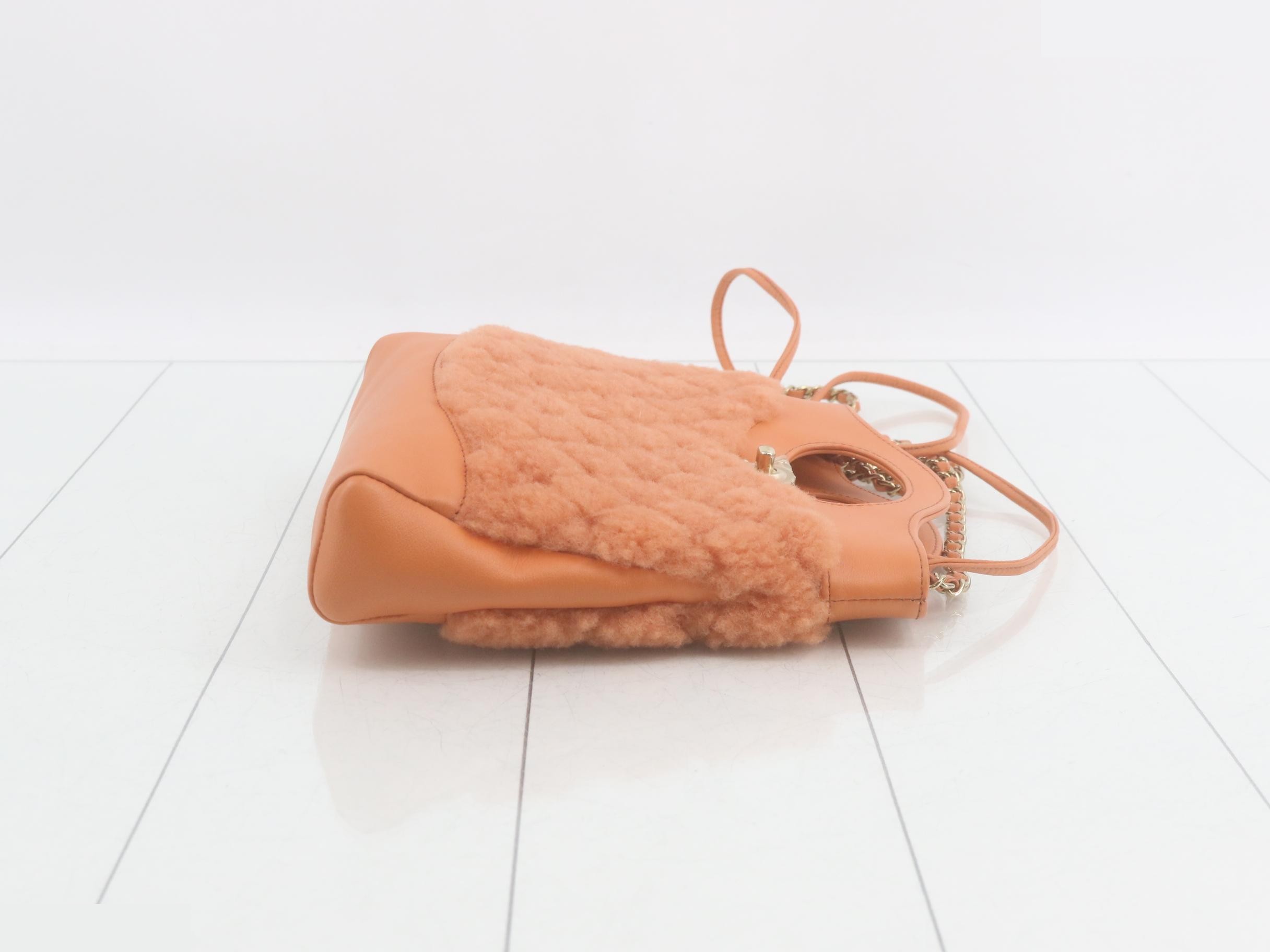 31 Matelassé Shoulder Bag — view 3