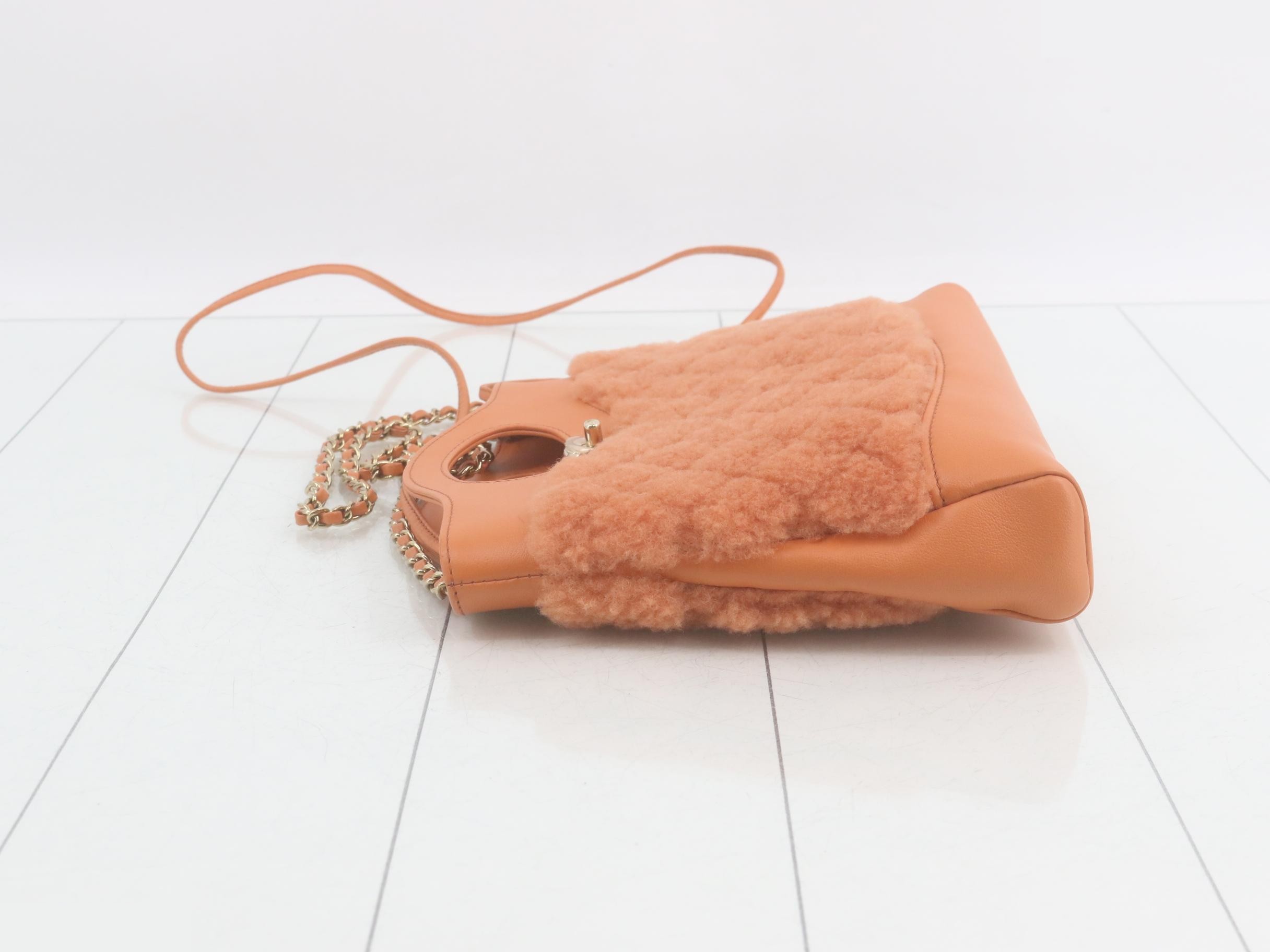 31 Matelassé Shoulder Bag — view 4