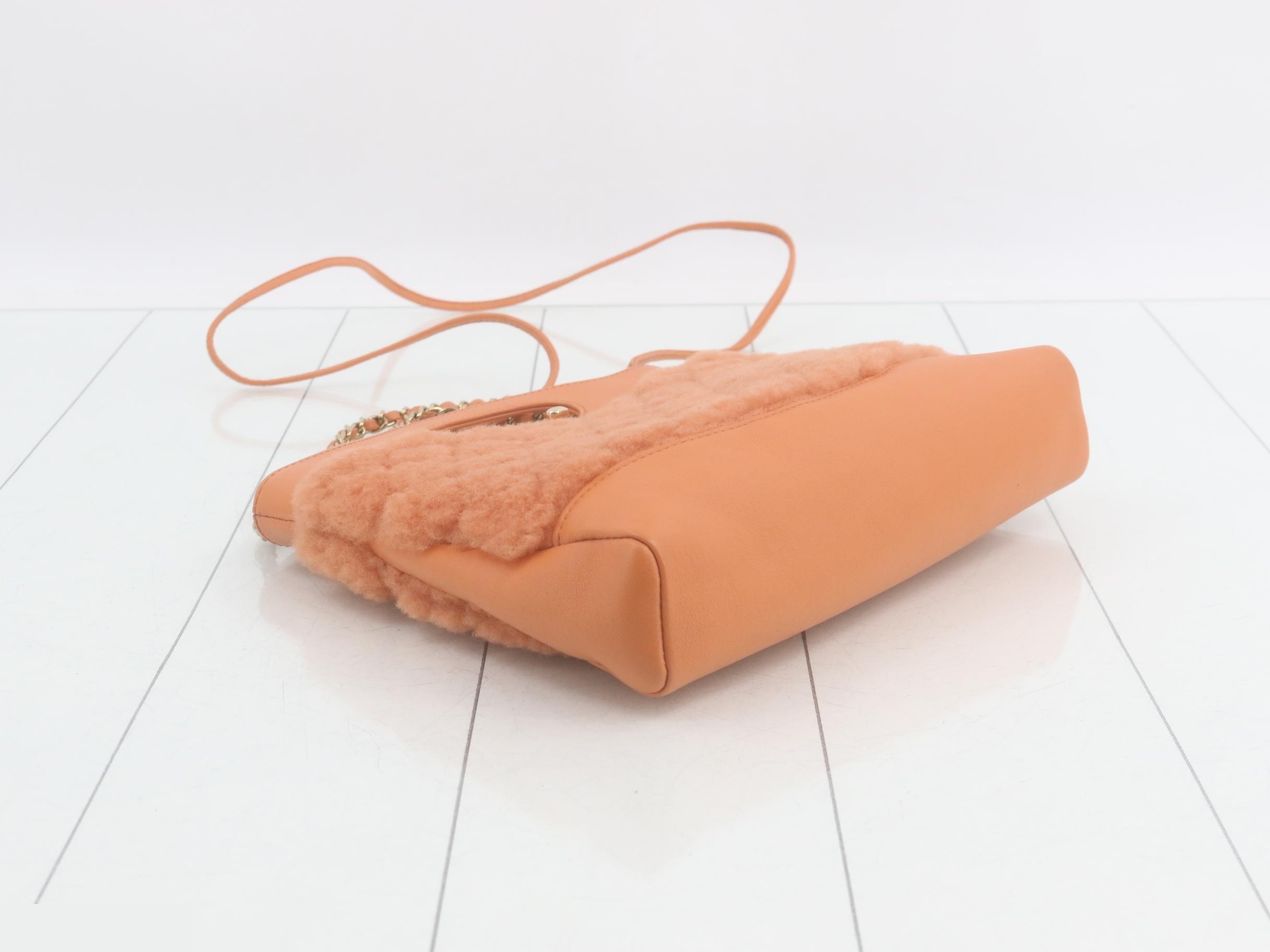 31 Matelassé Shoulder Bag — view 5