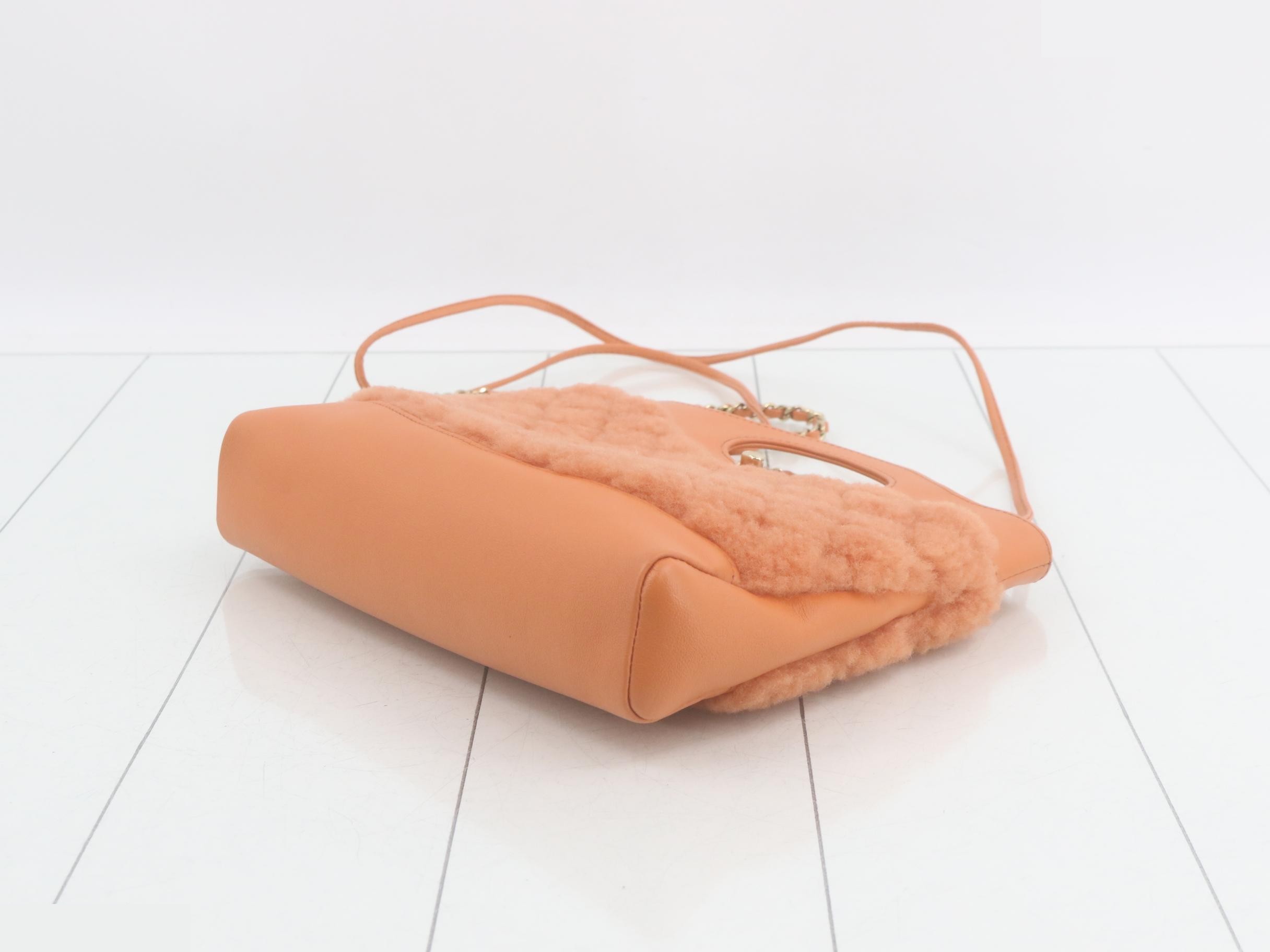 31 Matelassé Shoulder Bag — view 6