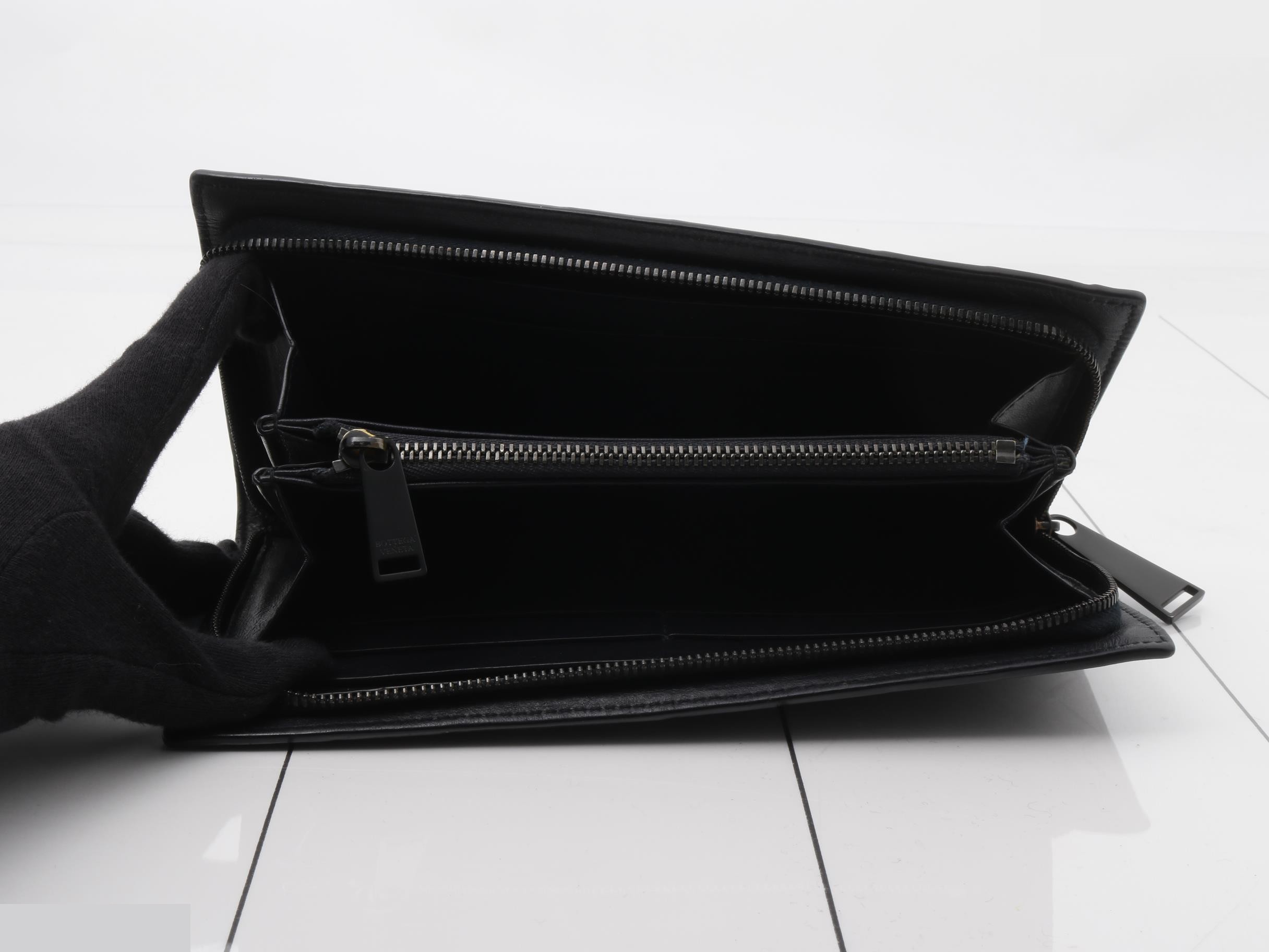 Maxi Intrecciato Long Wallet, Round Zipper, Leather — view 4