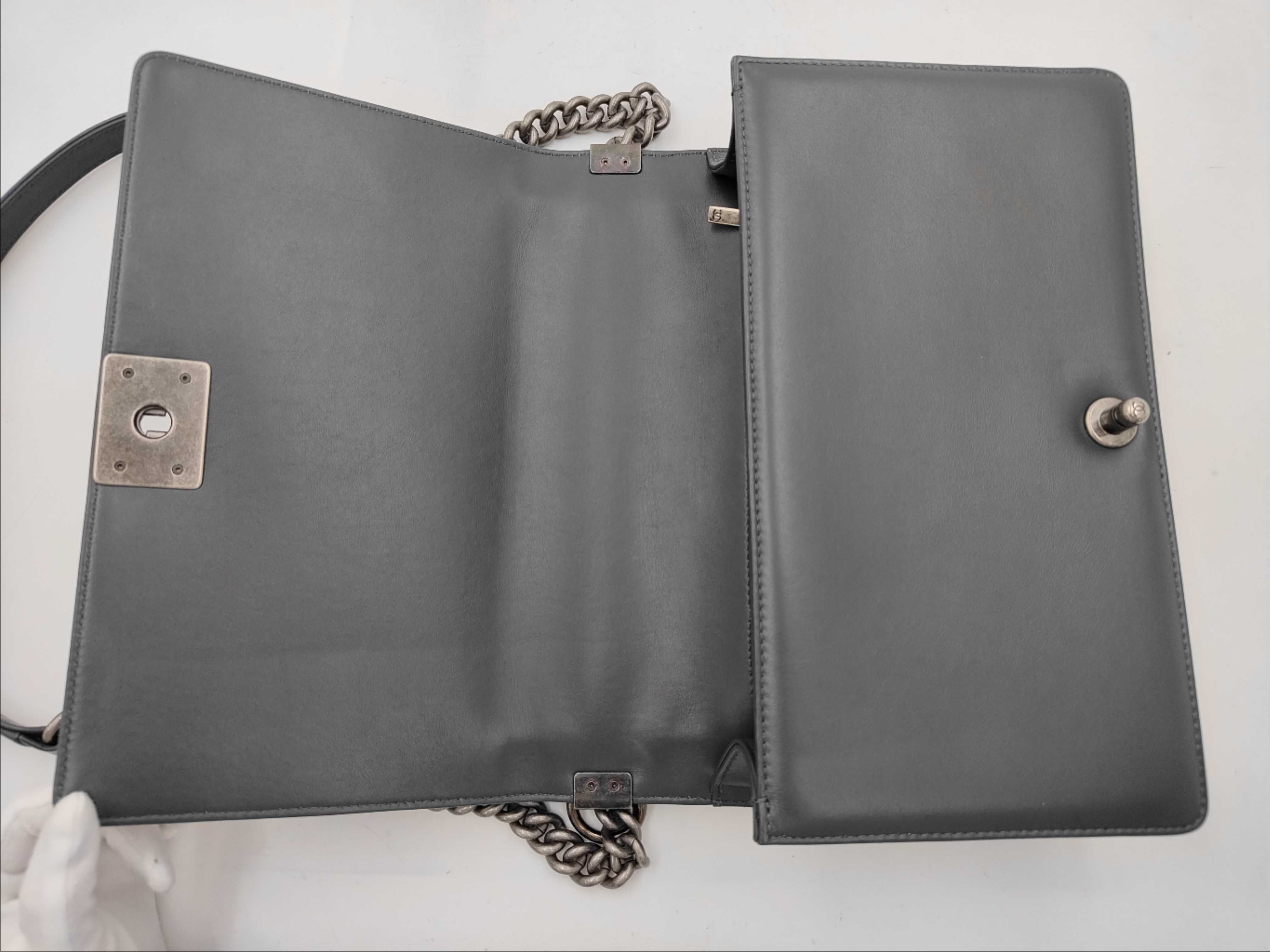 Boy Chanel 28 V-stitch Lambskin Grey Shoulder Bag with Dust Bag, Card, and Seal — view 10