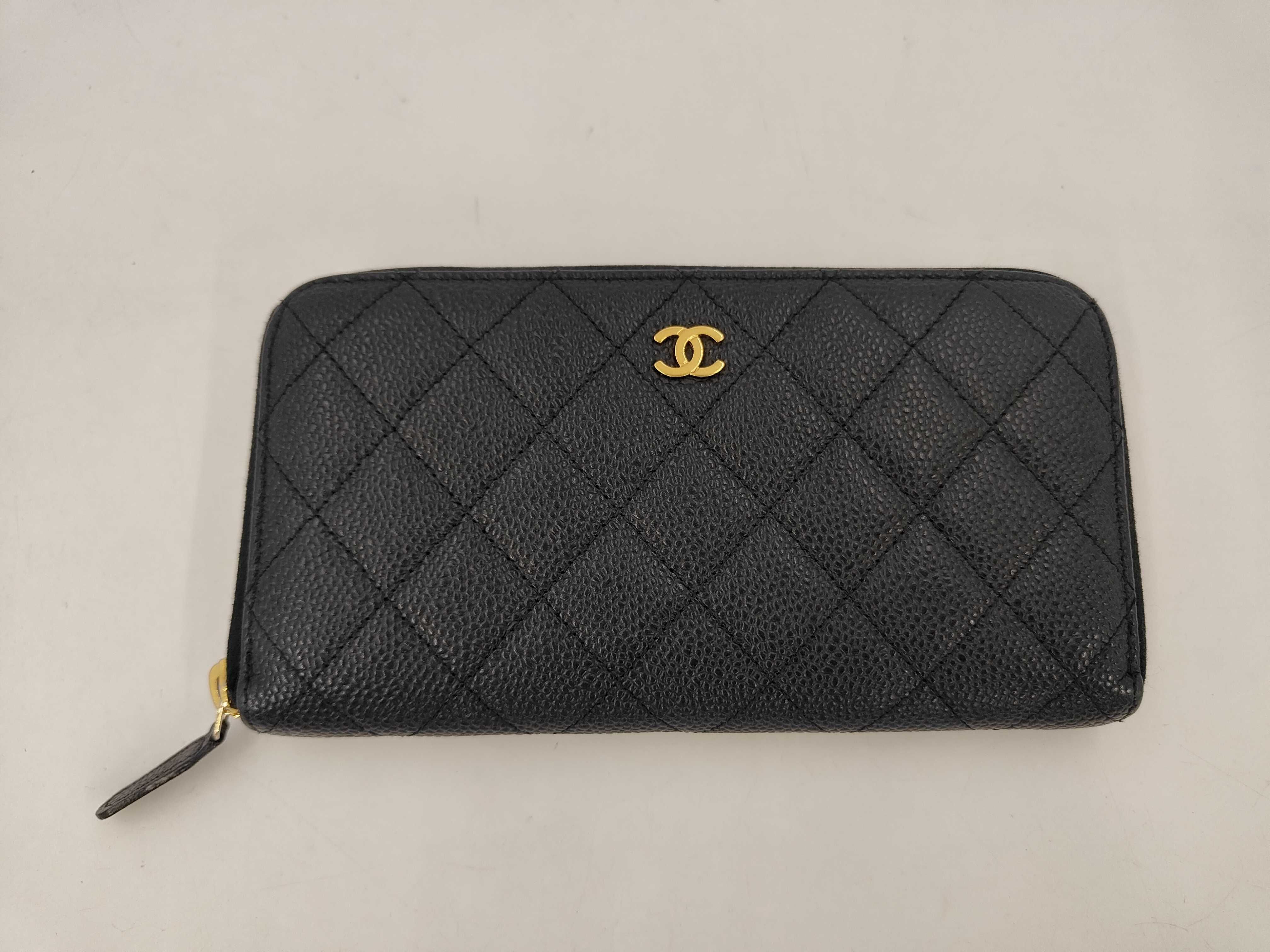 Zippered Matelassé Caviar Leather Coco Mark Black Long Wallet