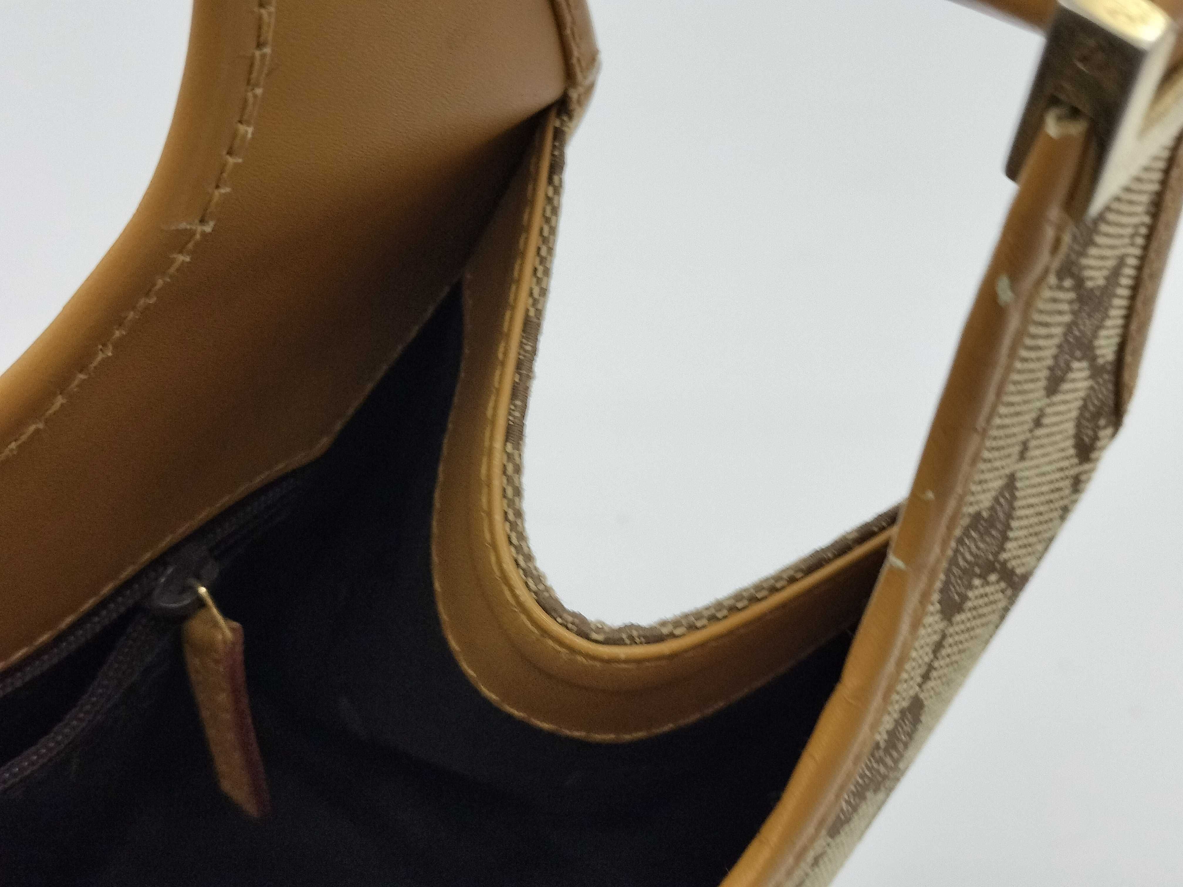 GG Canvas Gucci Handbag — view 10