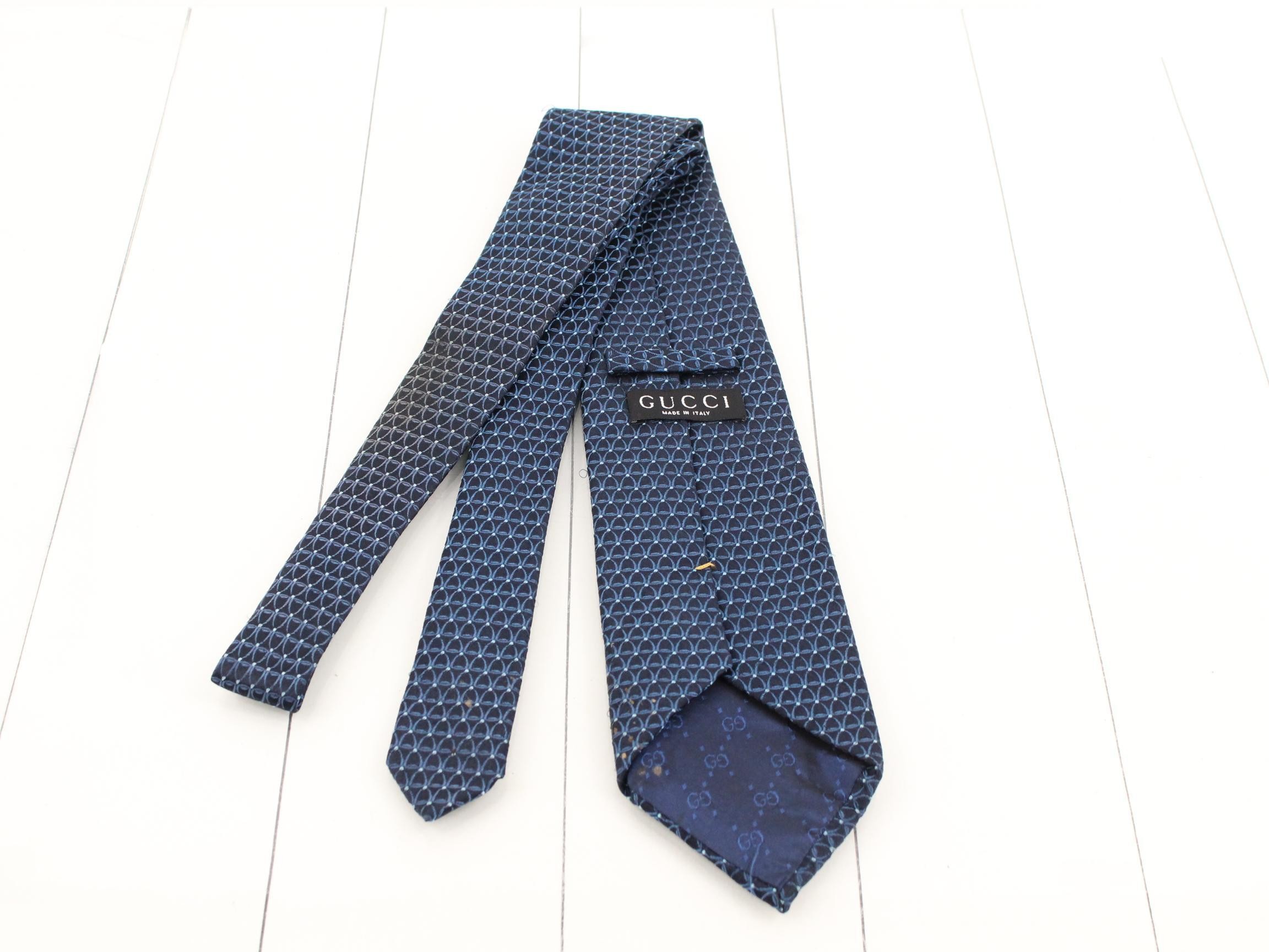 tie — view 2