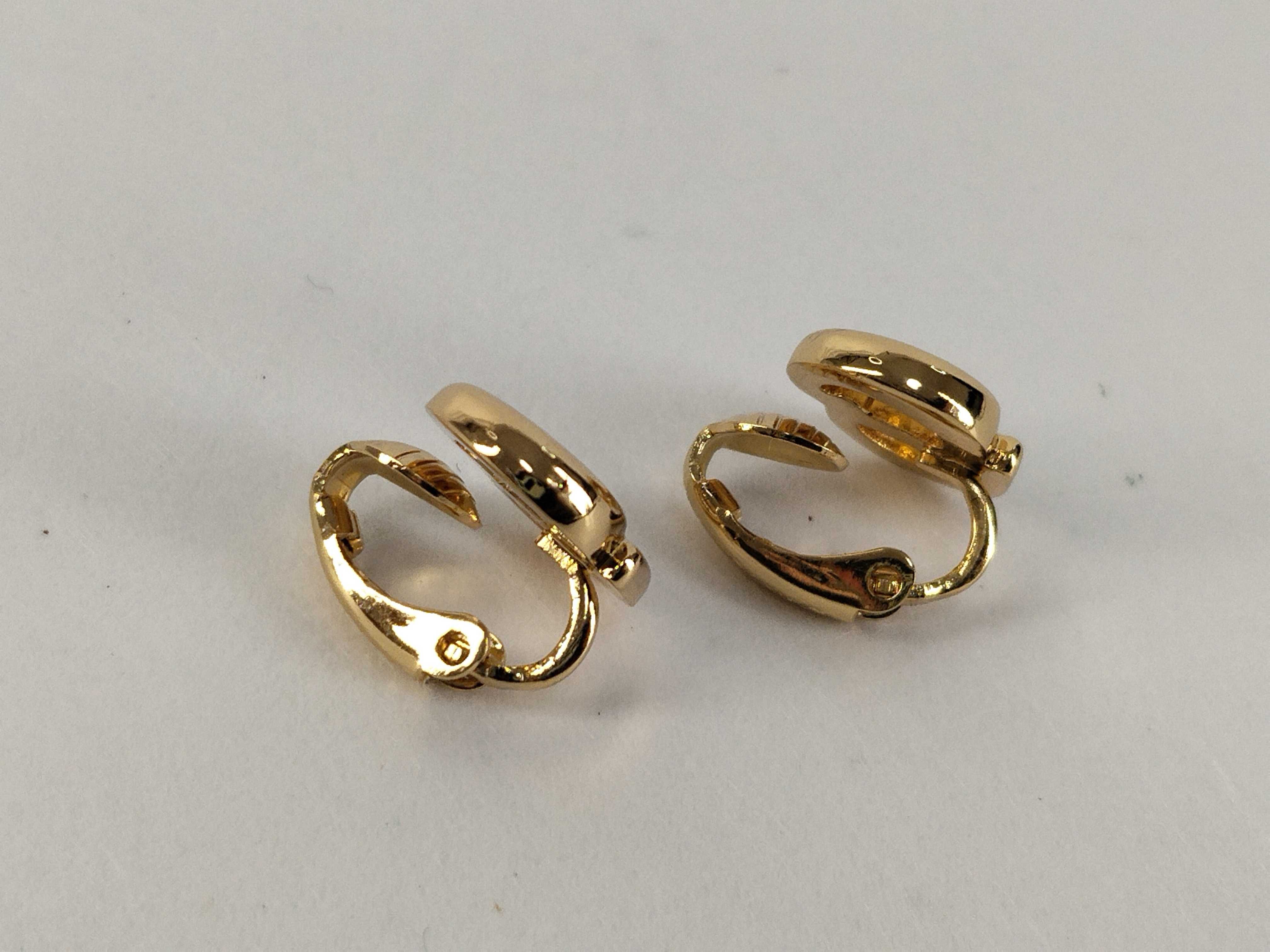 CD logo gold earrings with box. — view 2