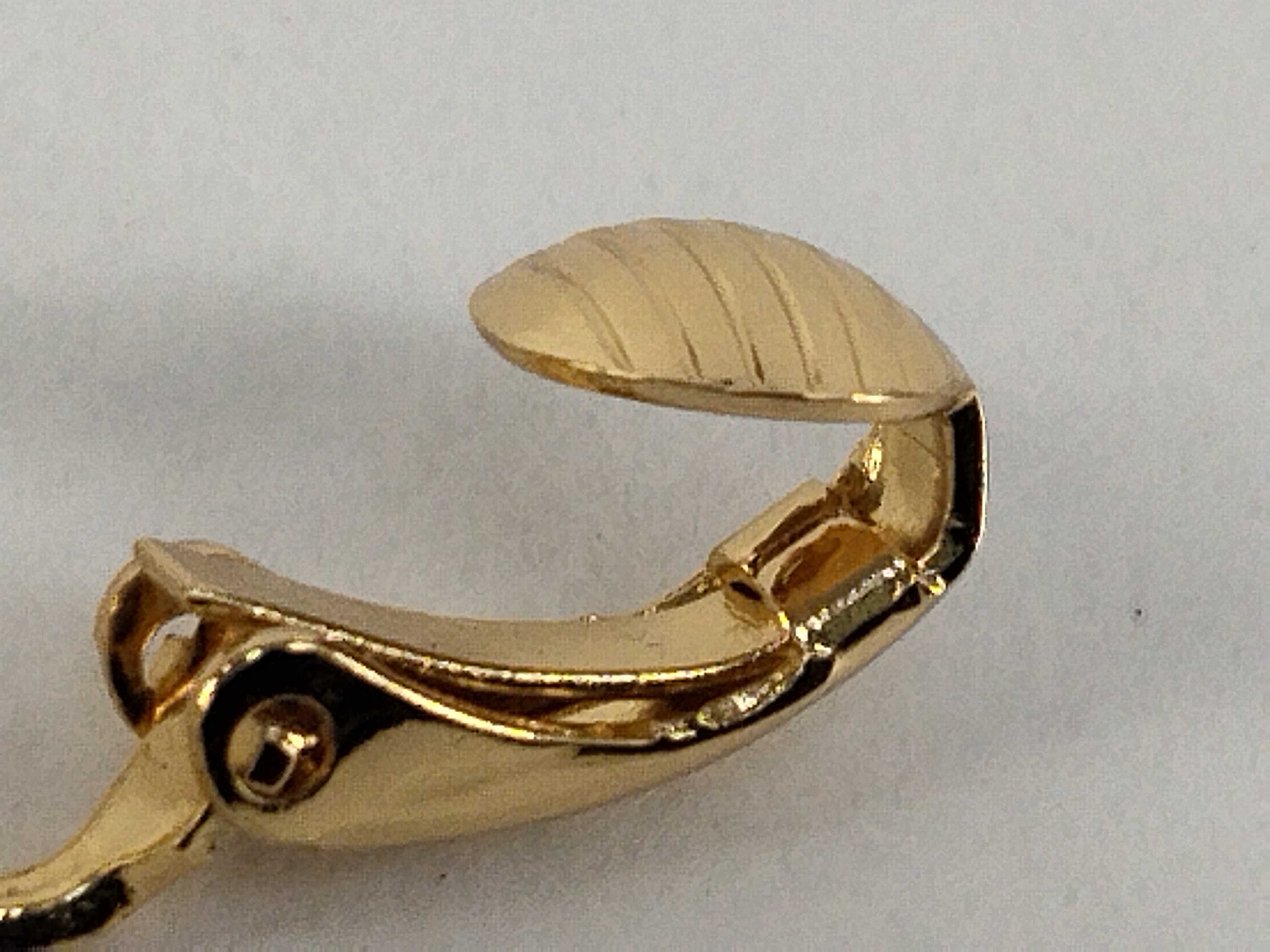 CD logo gold earrings with box. — view 9