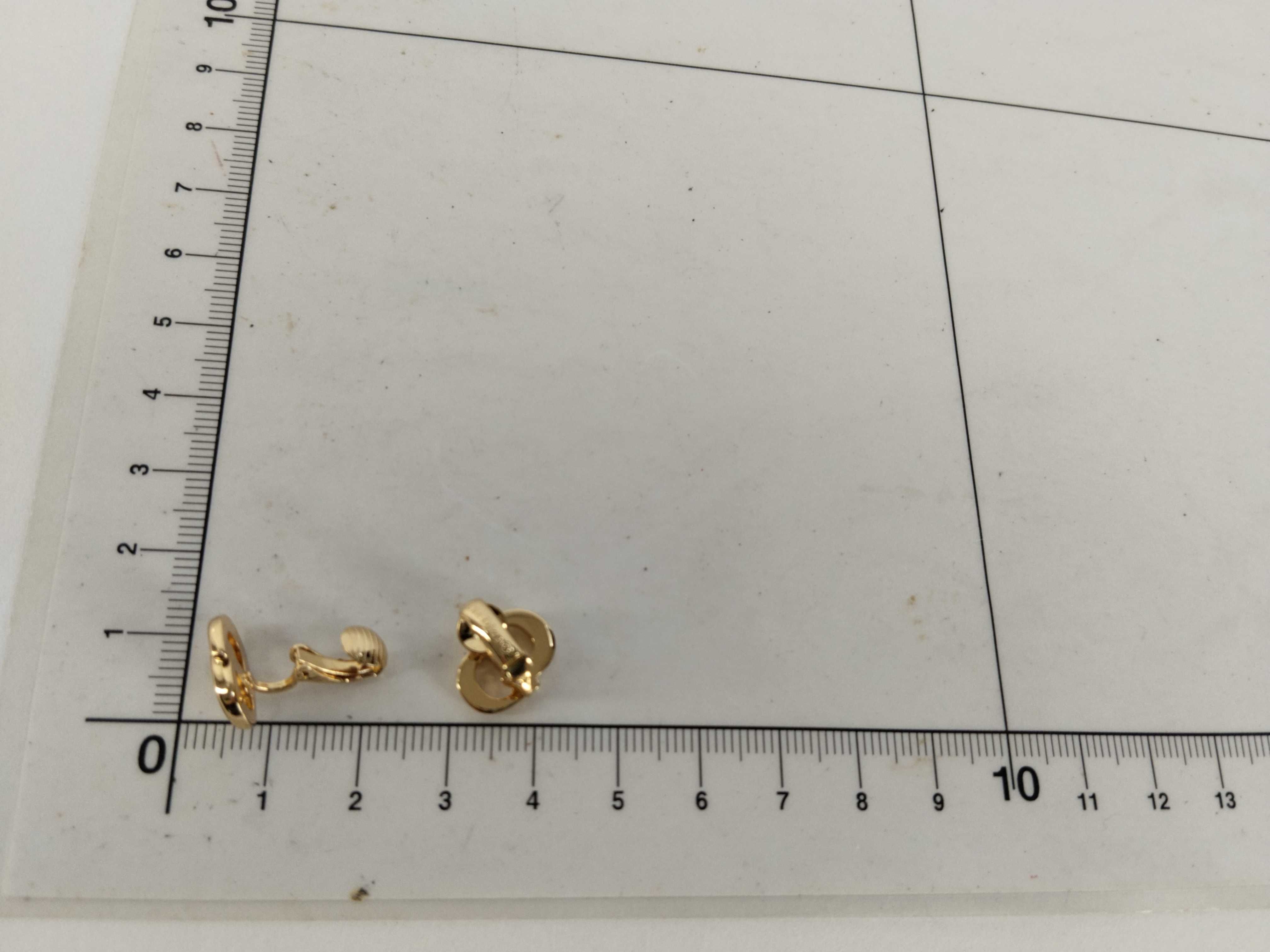 CD logo gold earrings with box. — view 10