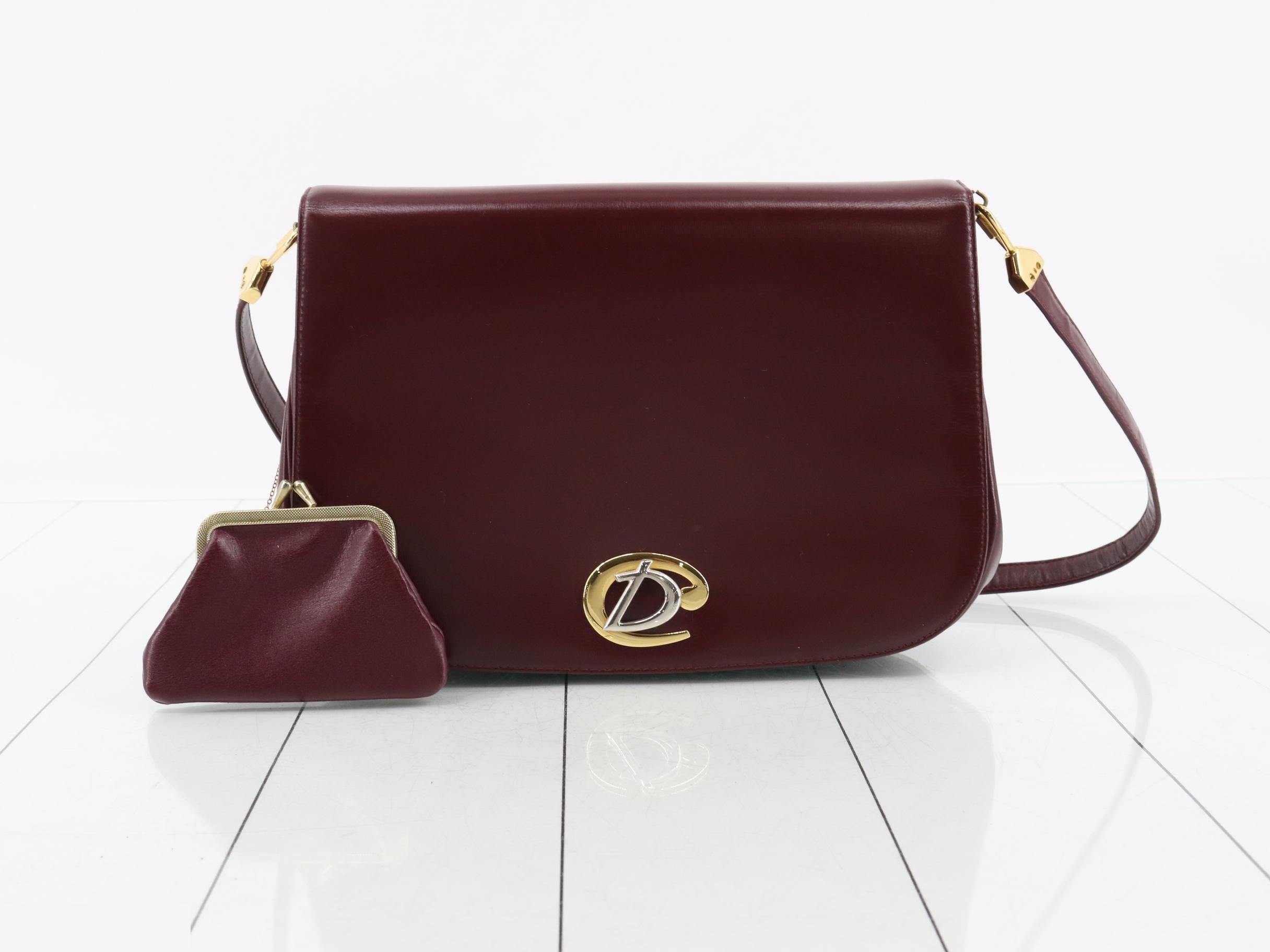 Leather shoulder bag, burgundy.